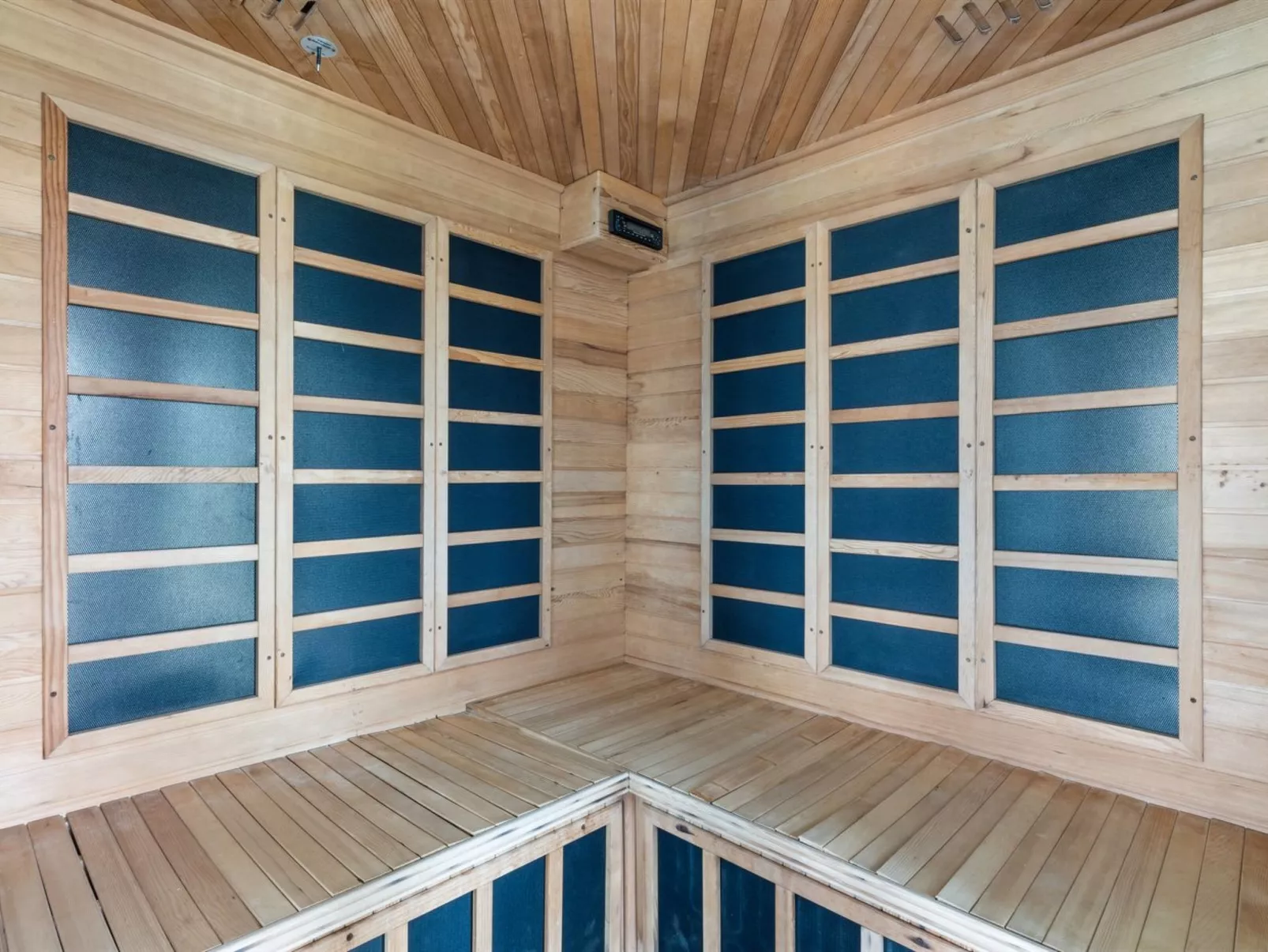 "Ung" - 460m from the sea-Inside