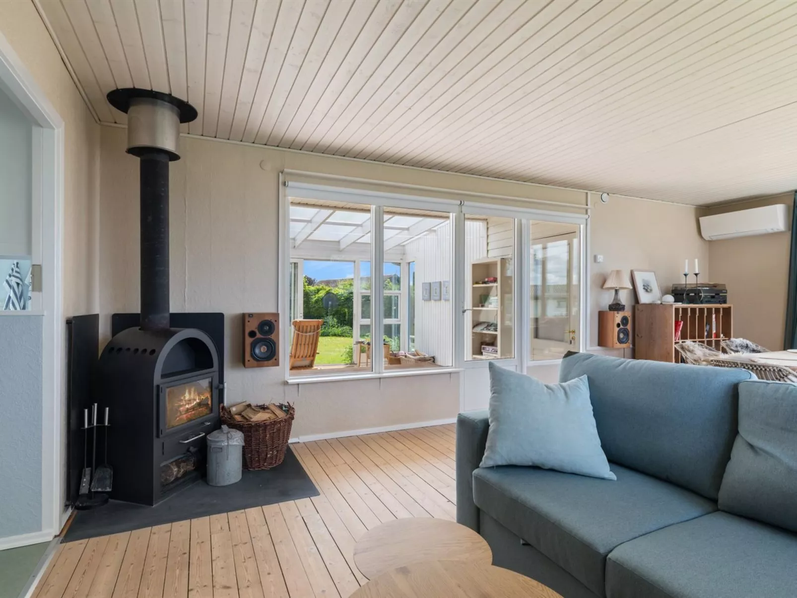 "Nis" - 250m from the sea-Inside