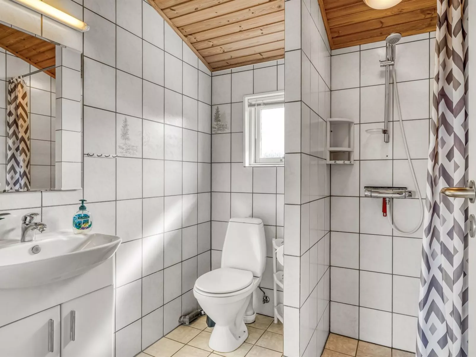 "Fridgerd" - 300m from the sea-Inside