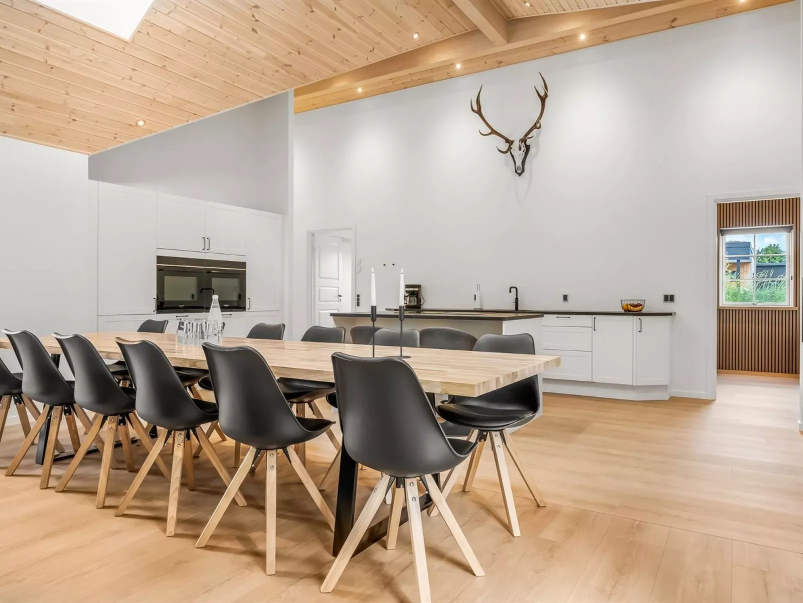 "Osa" -  from the sea-Drinnen