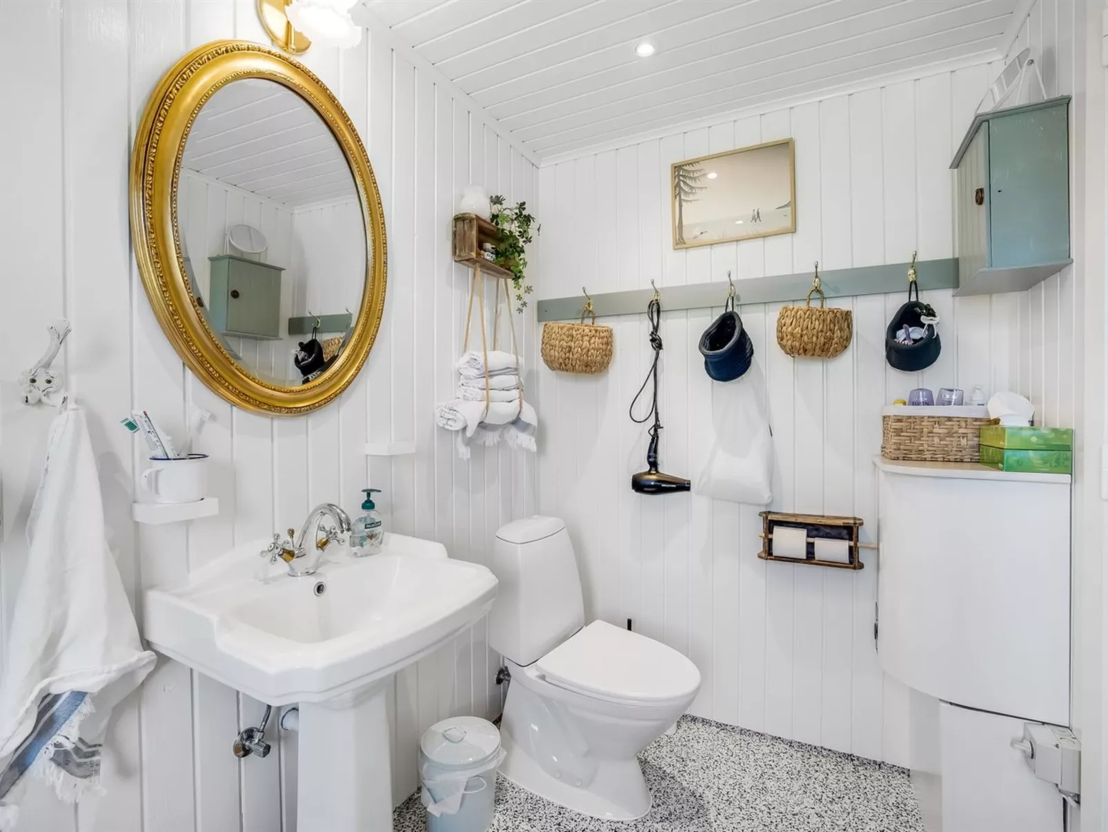 "Voitto" - 1km to the fjord-Drinnen