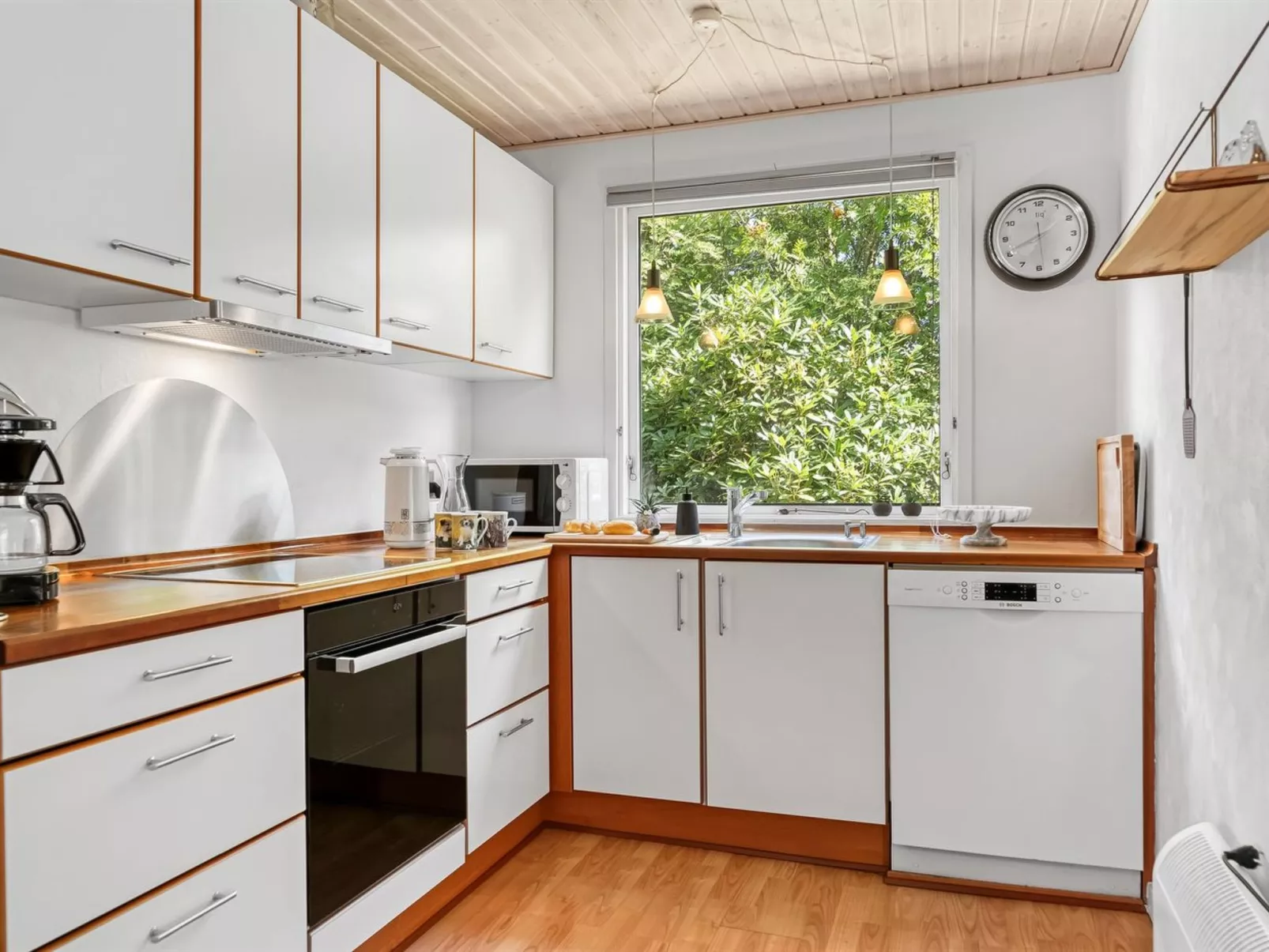 "Sallie" - 500m to the fjord-Drinnen