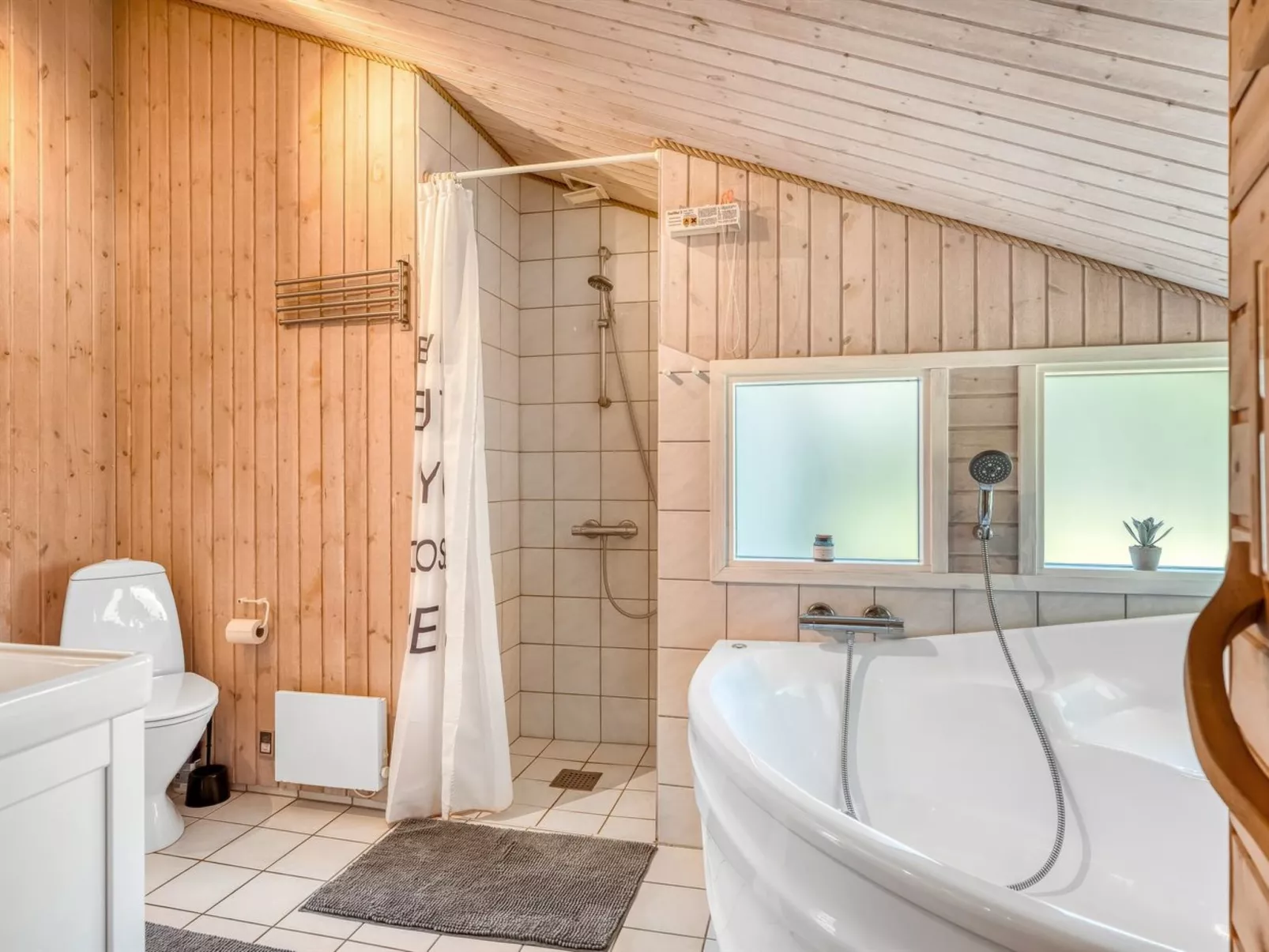 "Elizabeth" - 150m to the fjord-Drinnen