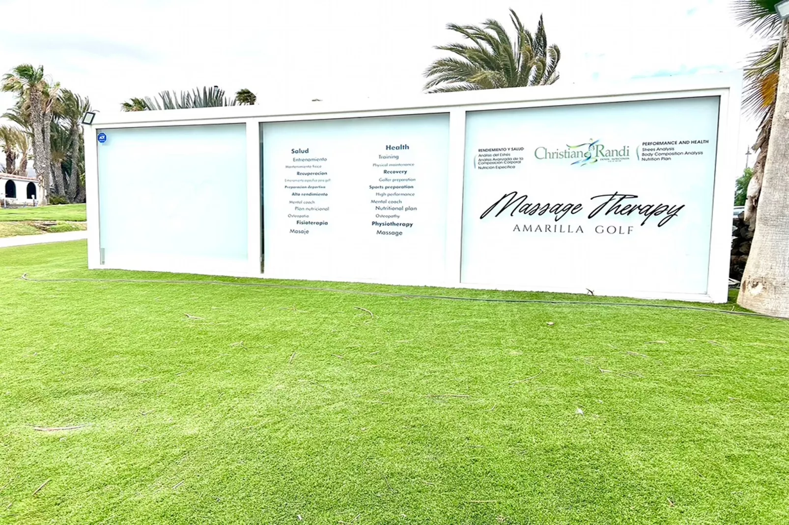 Casa Amarilla Golf-Gardens in summer