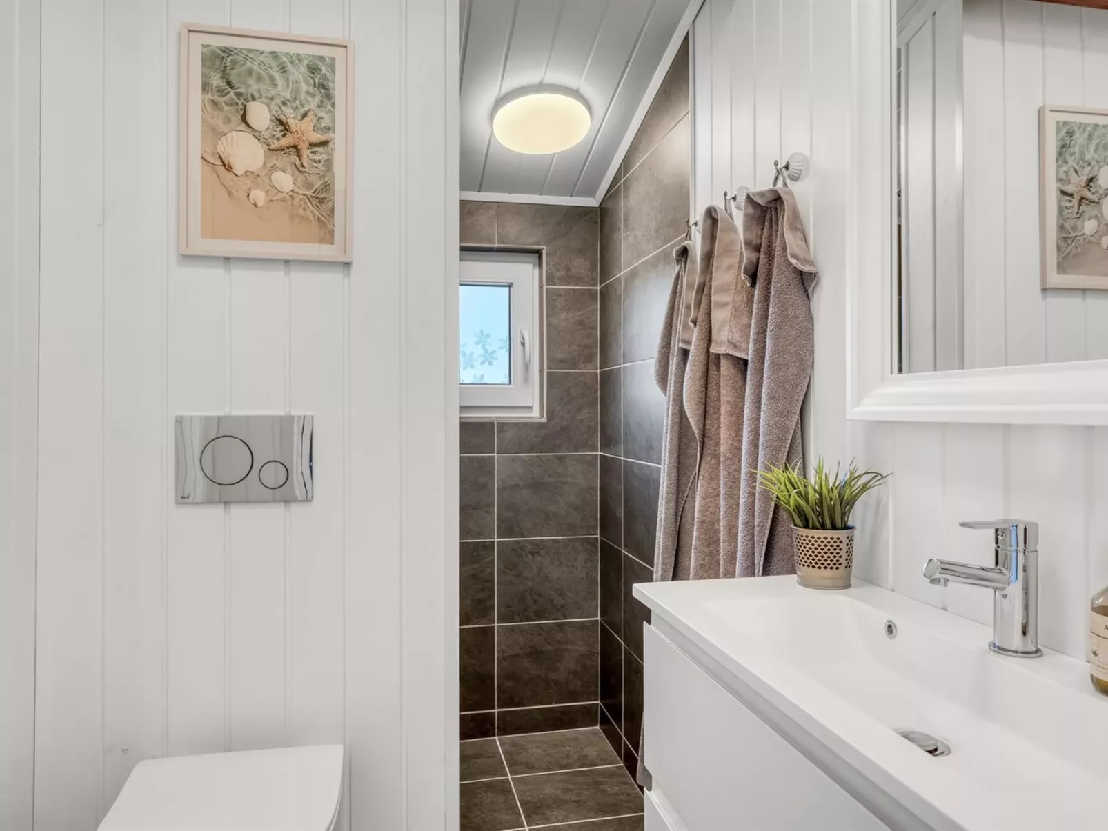 "Berner" - 500m to the fjord-Inside