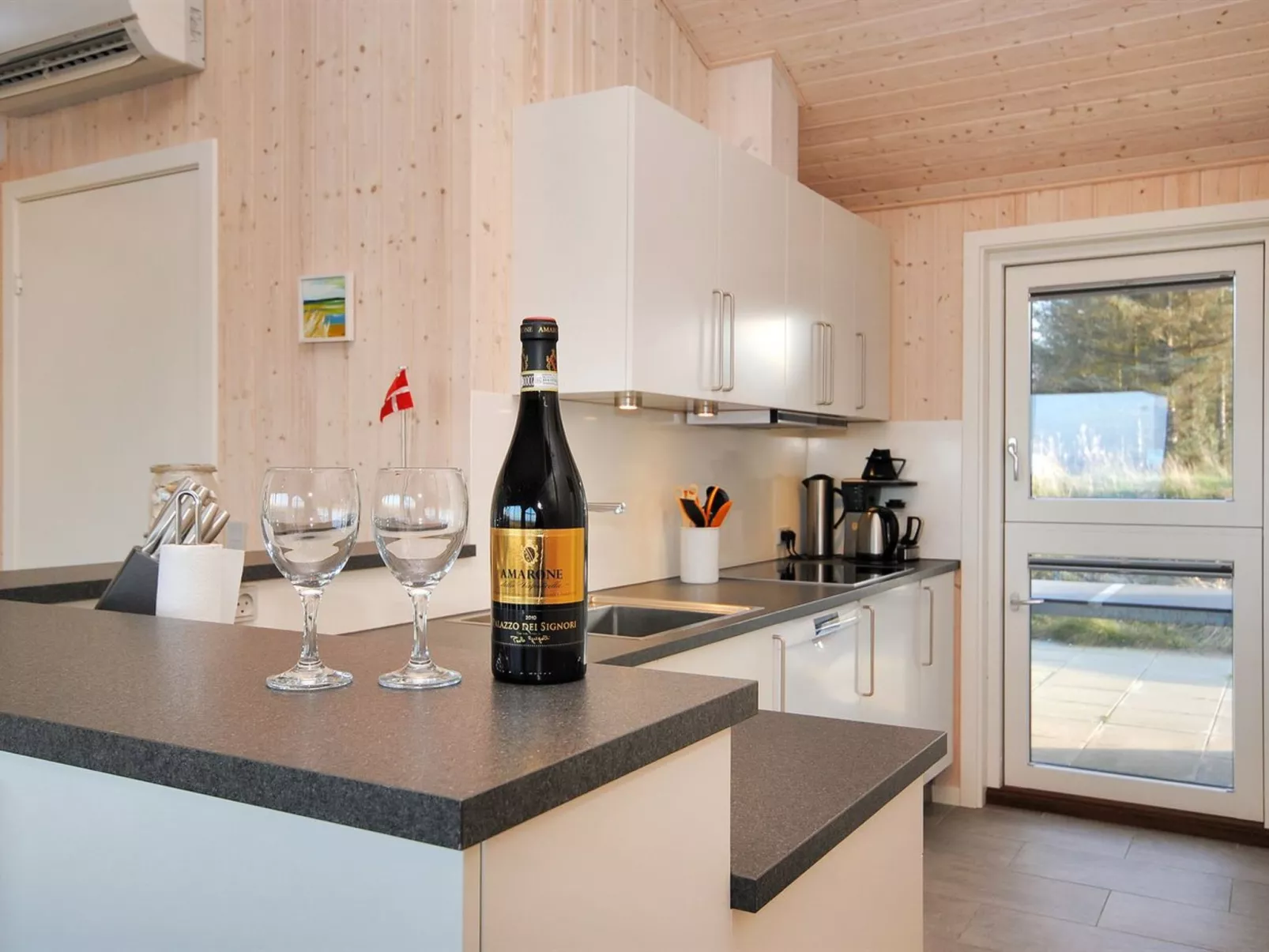 "Arisa" - 100m to the fjord-Inside