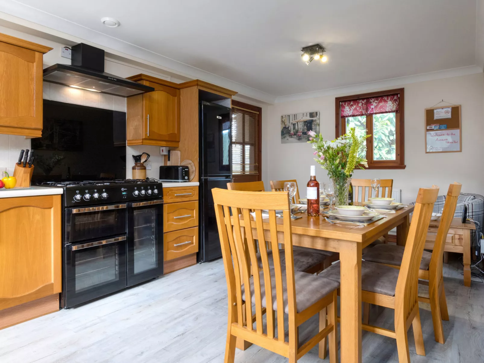 The Grove Annexe-Dedans