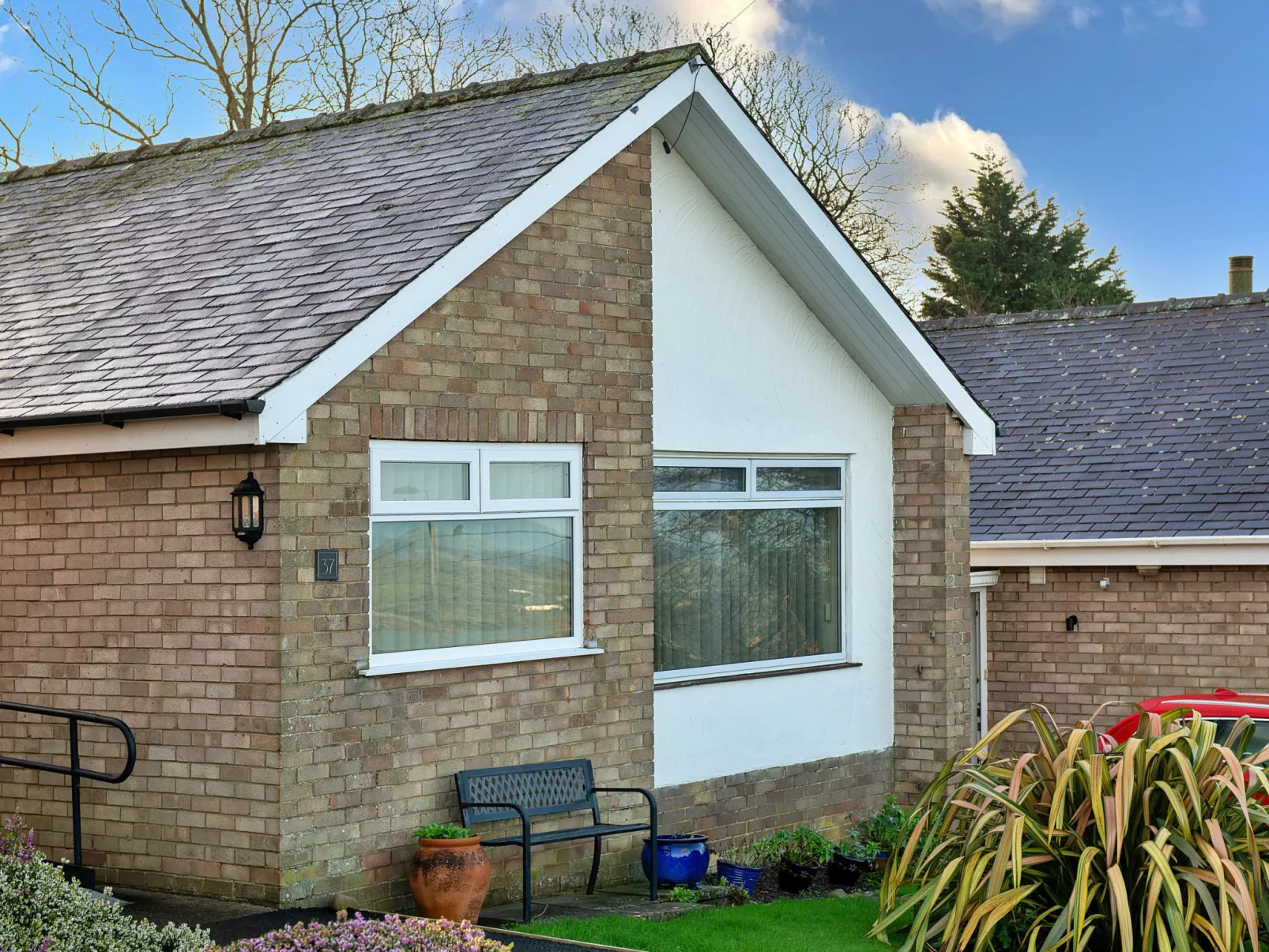 37 Bro Enddwyn-Dehors