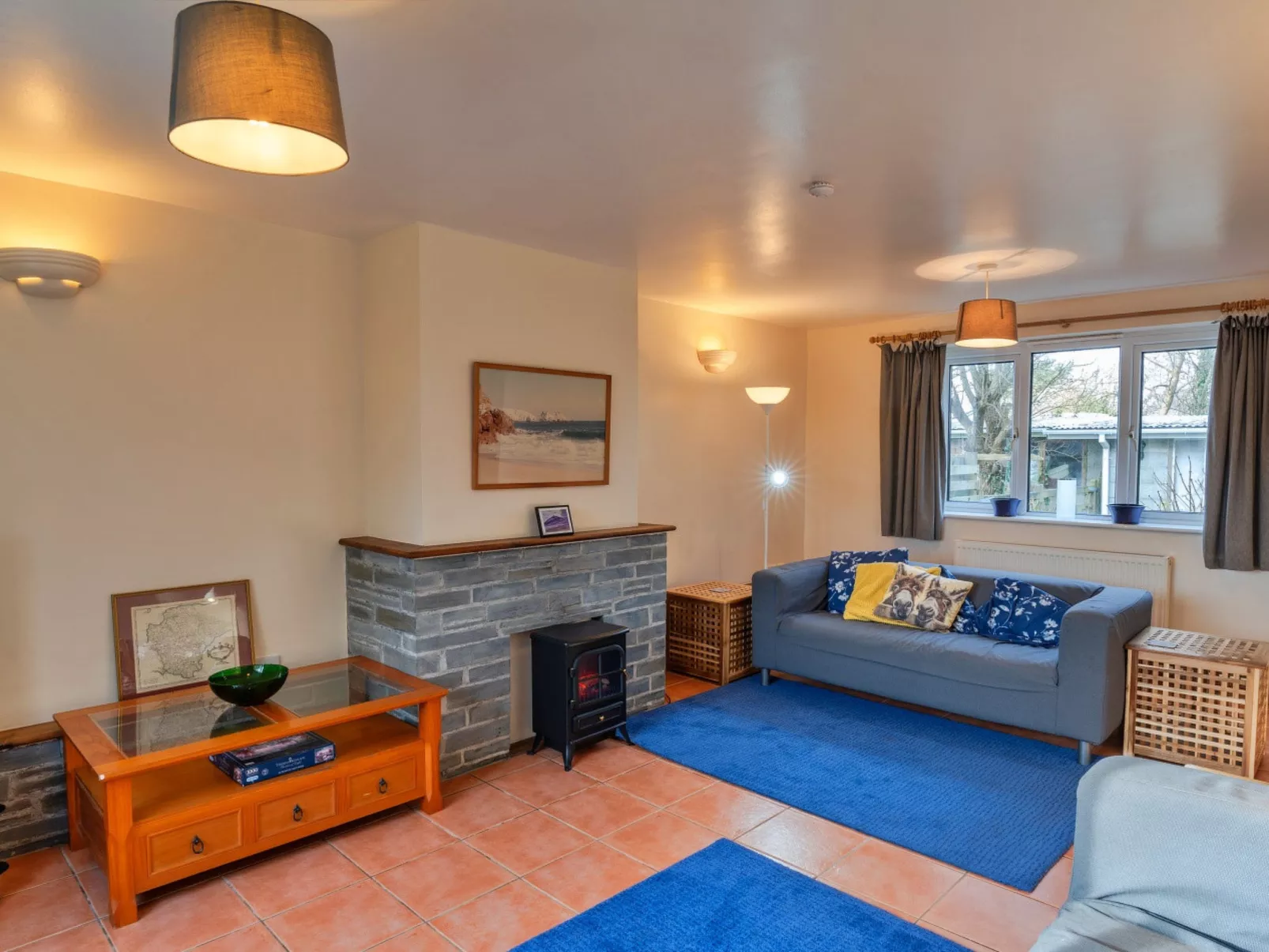 No.1 Gladys' Orchard-Drinnen