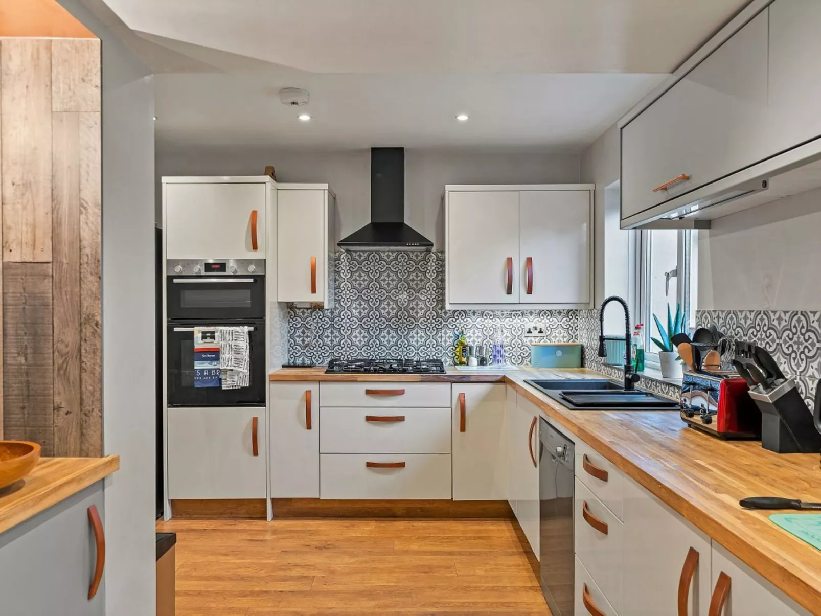 The Lamb Park Lookout-Dehors