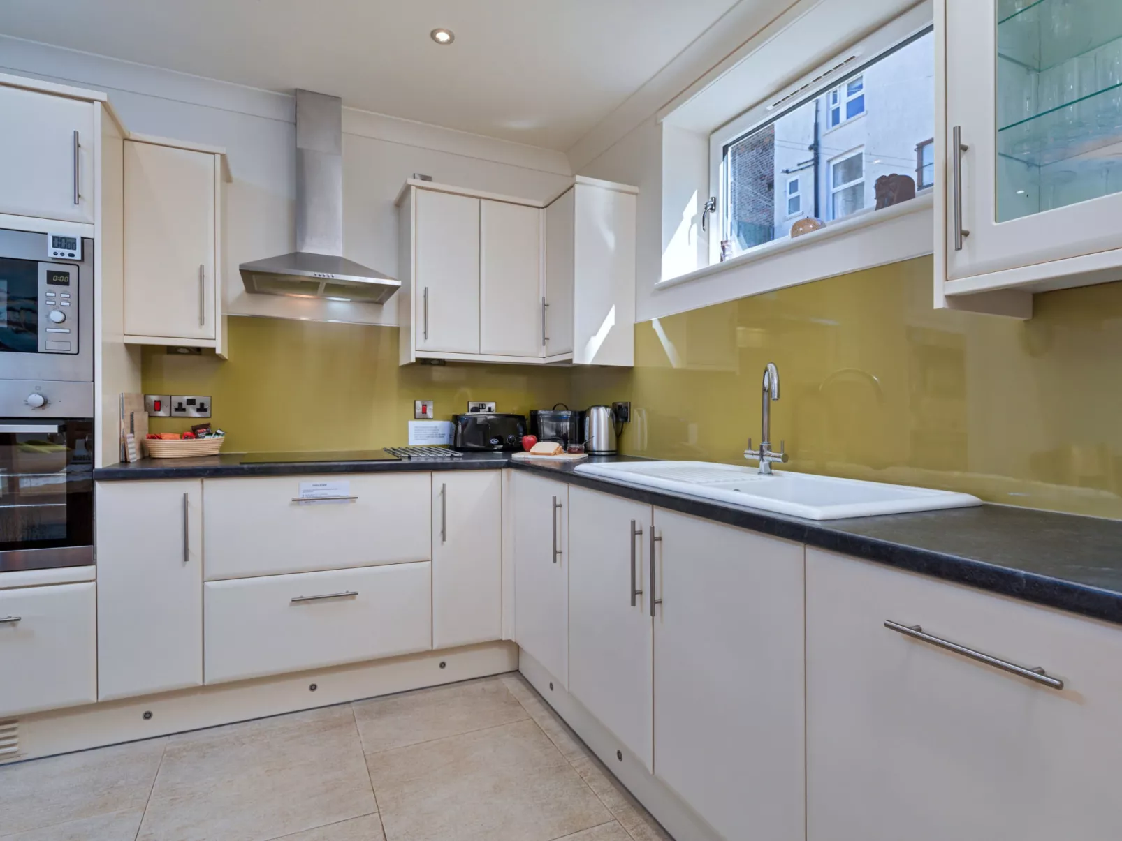 The Boat House - Dedans