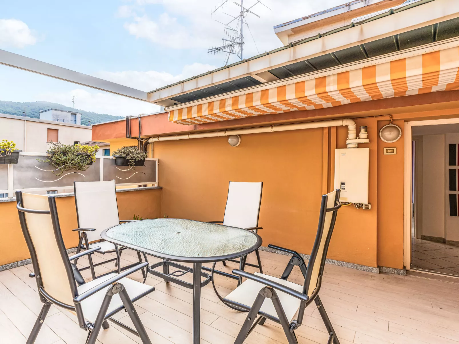 By Center and Sea-Draußen