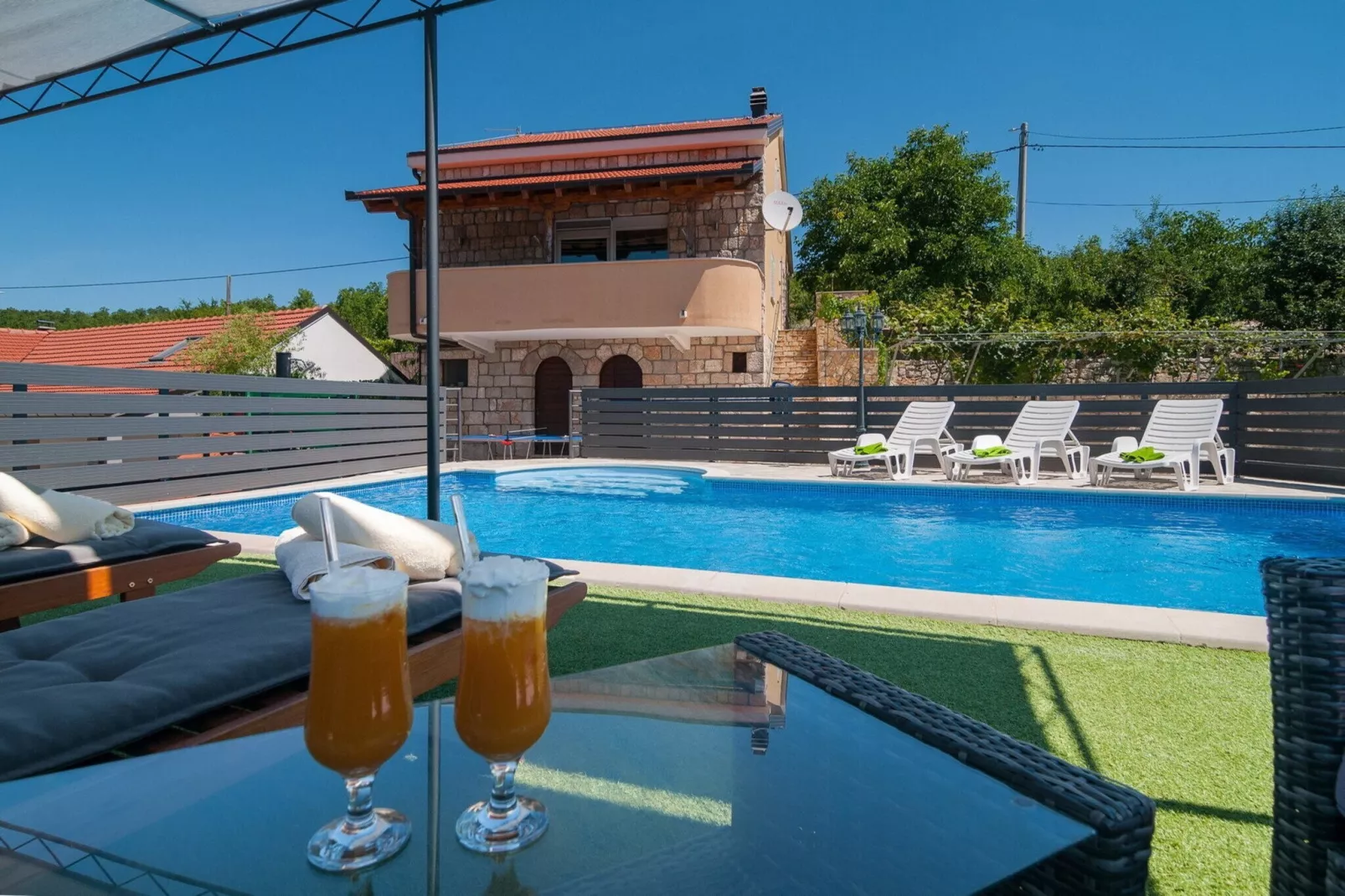 Five-Bedroom Home-Schwimmbad