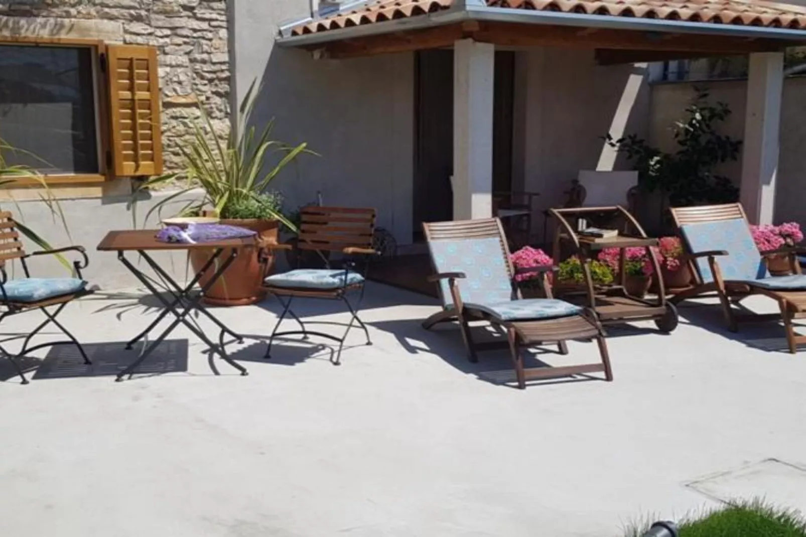 One bedroom apartment ( Ground floor) -(A4)-Im Freien