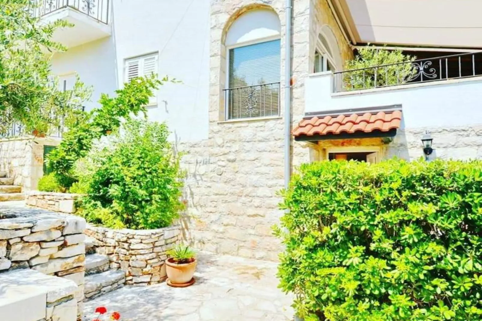 One-Bedroom Apartment (Lovor)-Outdoor