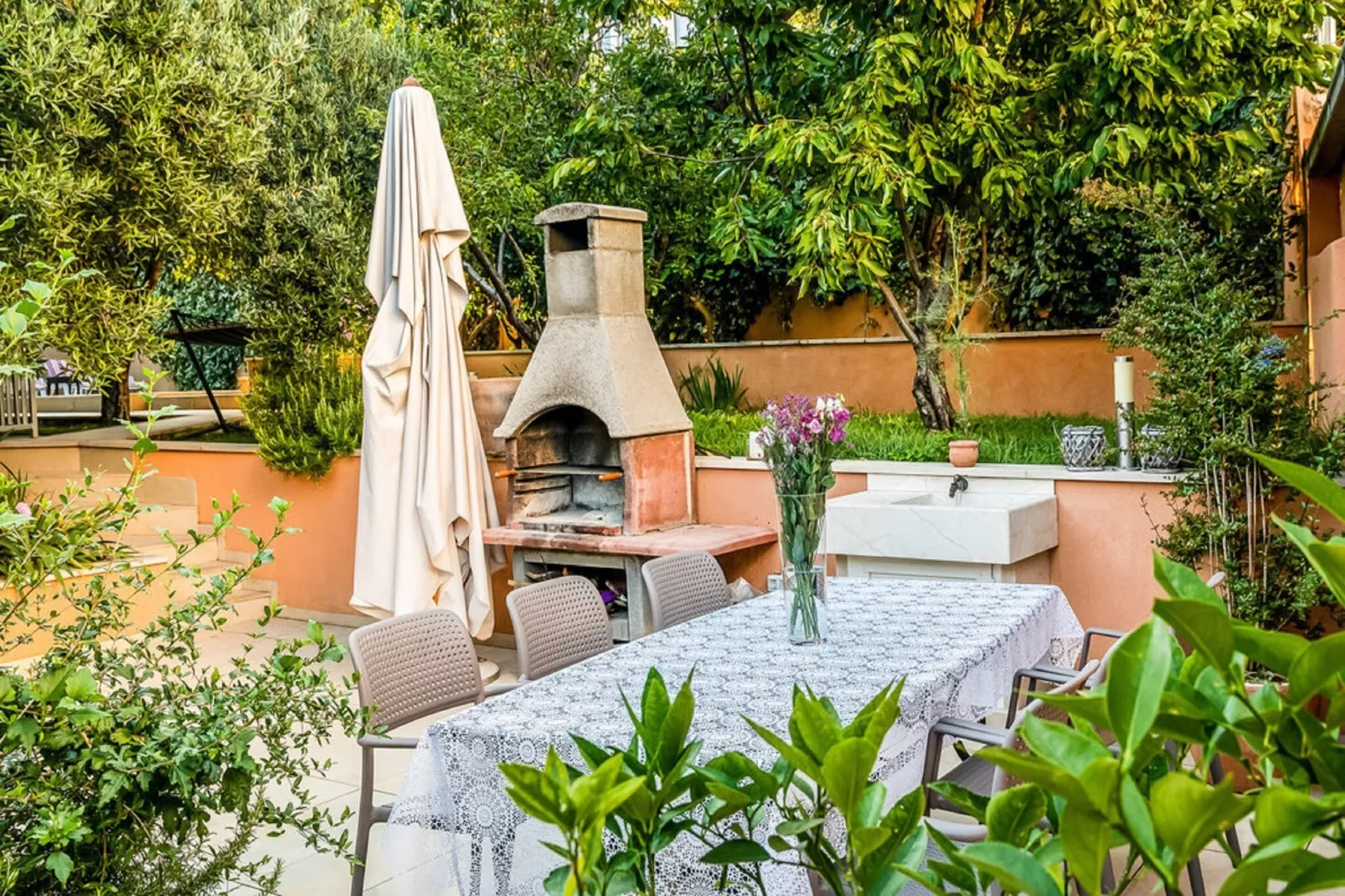 Three Bedroom Apartment with Pool-Im Freien