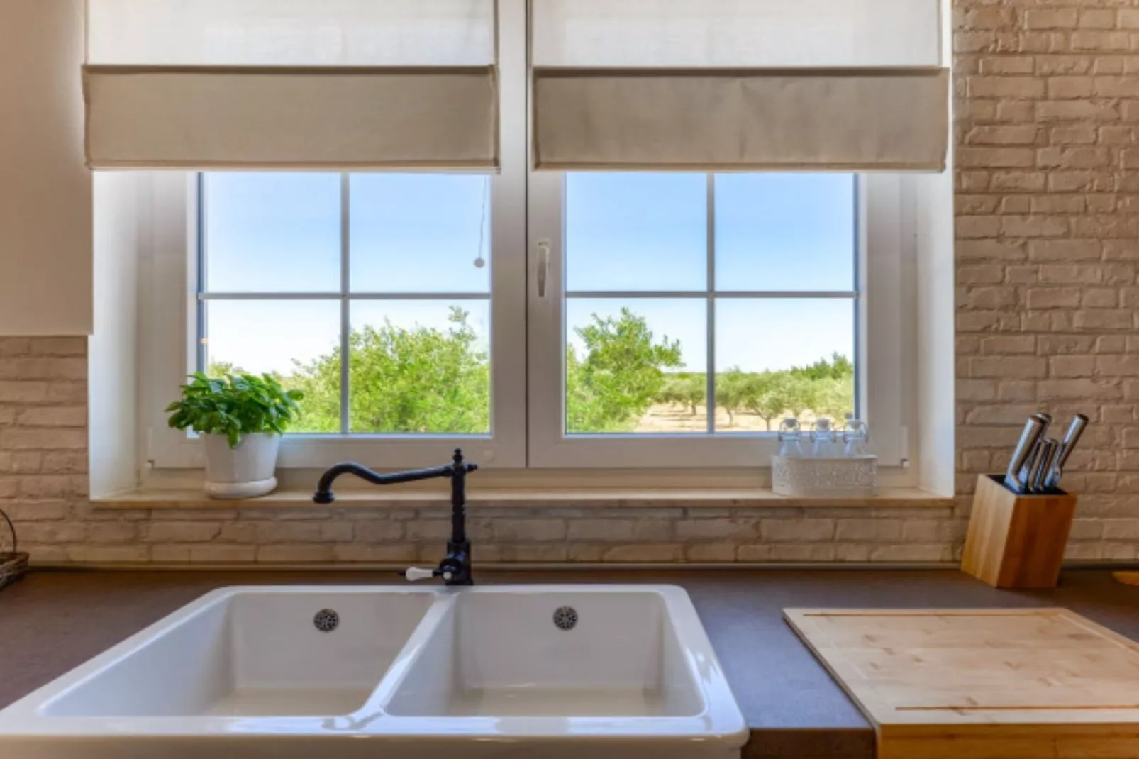 RUSTIC VILLA PEROSA WITH HEATED POOL-Im Freien