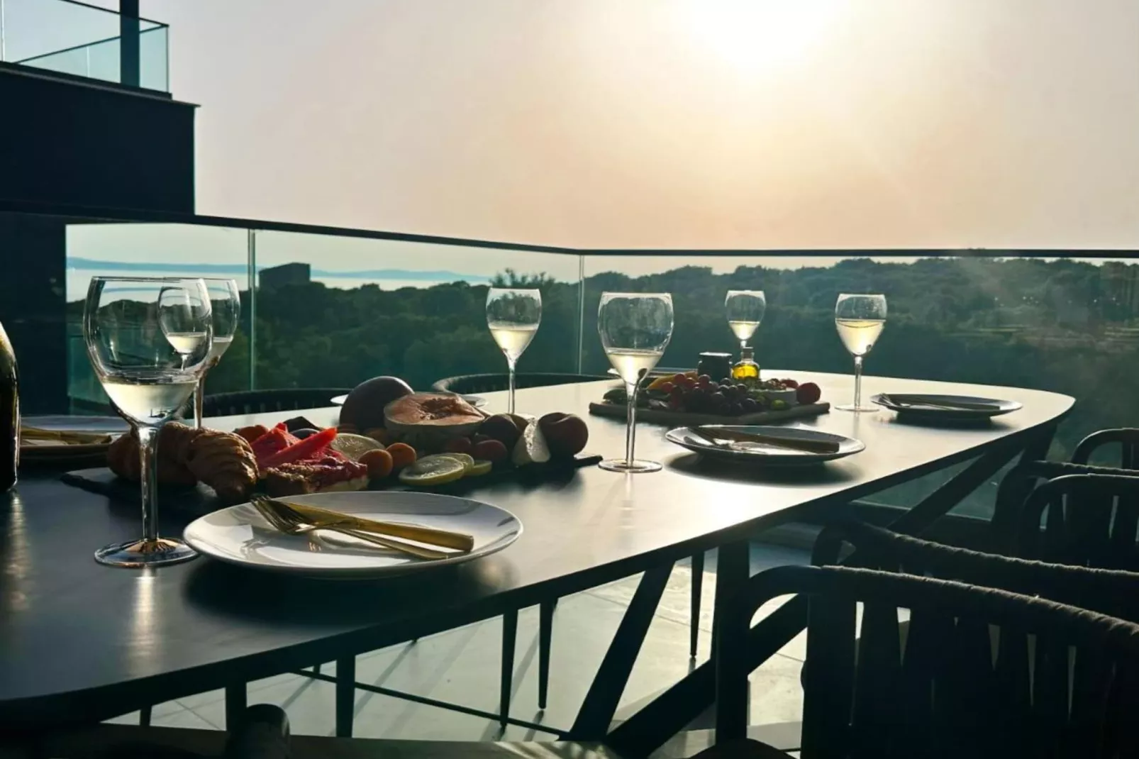 Leonarda Waterfront Residences- Three-Bedroom Penthouse with Infinity Pool (The Skyview Penthouse) - S4-Terrace