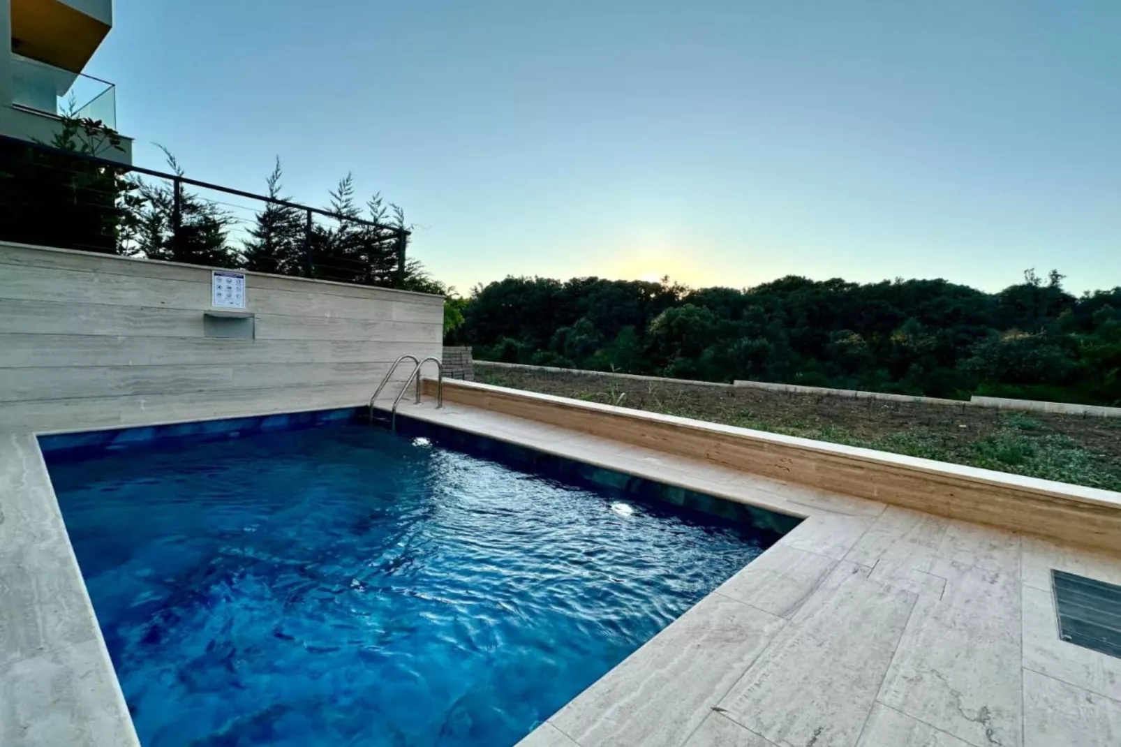 Leonarda Waterfront Residences-Two-Bedroom Apartment with private pool (The Bayfront One) -S5-Swimming pool