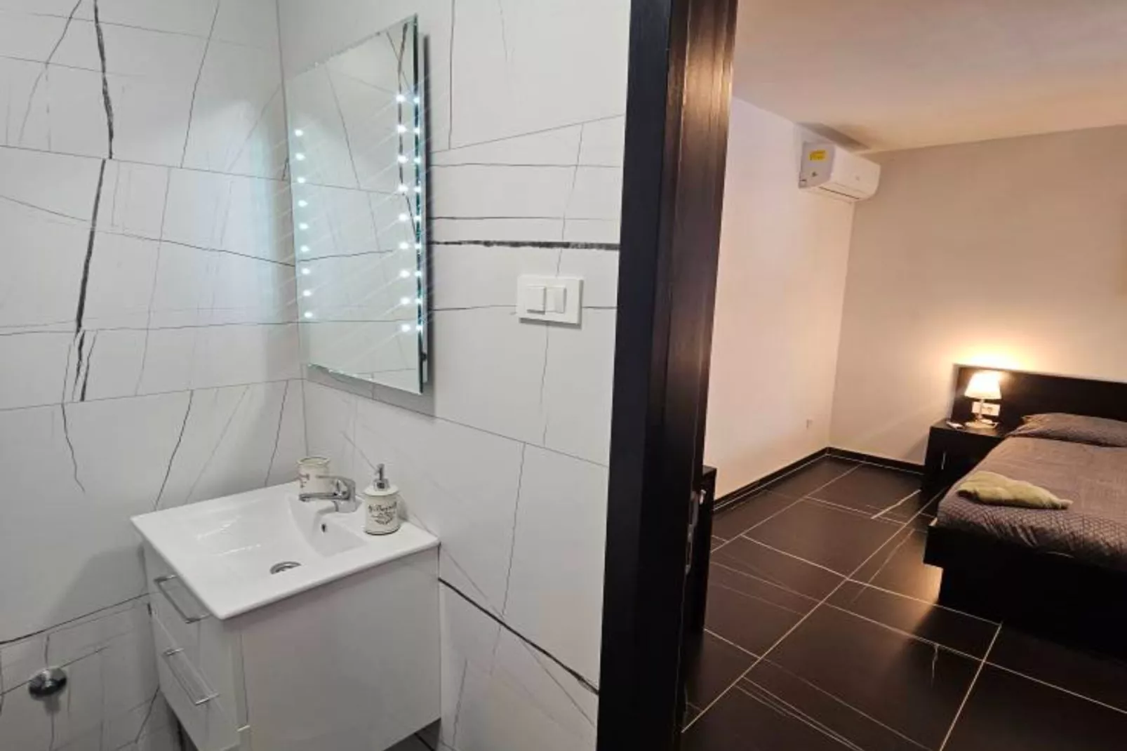 Lisko Vacation House -  Five Bedroom Holiday Home with Private Pool-Salle de bain