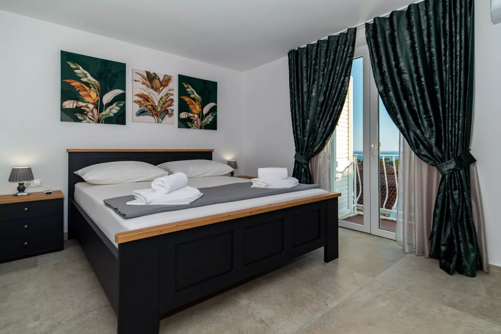 Apartments Sweet Escape - Two Bedroom Apartment with Terrace and Sea View-Schlafzimmer