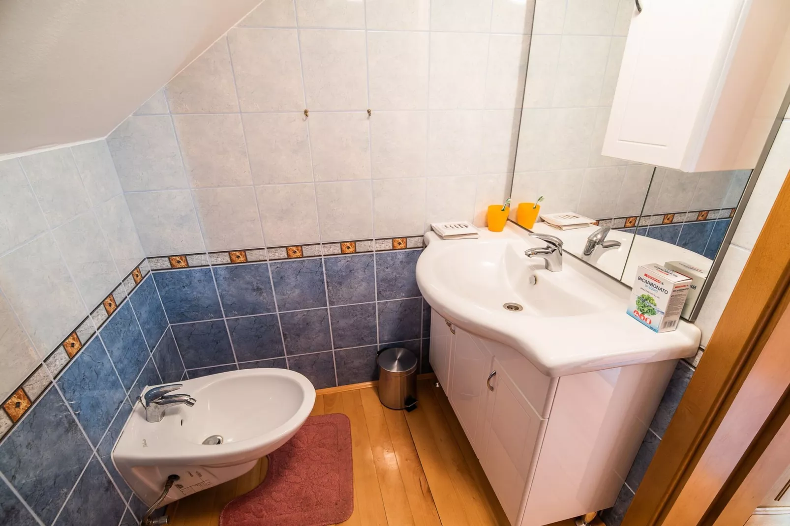 Vivid Hillside Country House with Hot-Tub and Sauna - Two Bedroom Country House-Bathroom