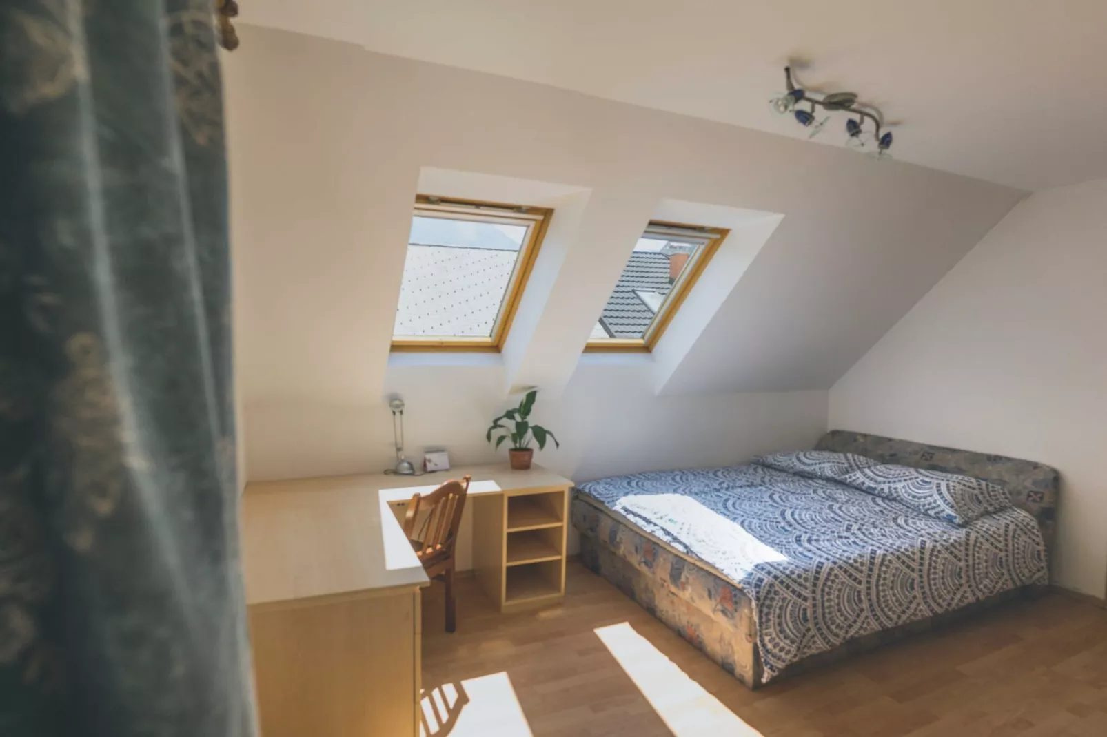 Comfortable Apartment with Mountain View - One Bedroom Apartment-Schlafzimmer