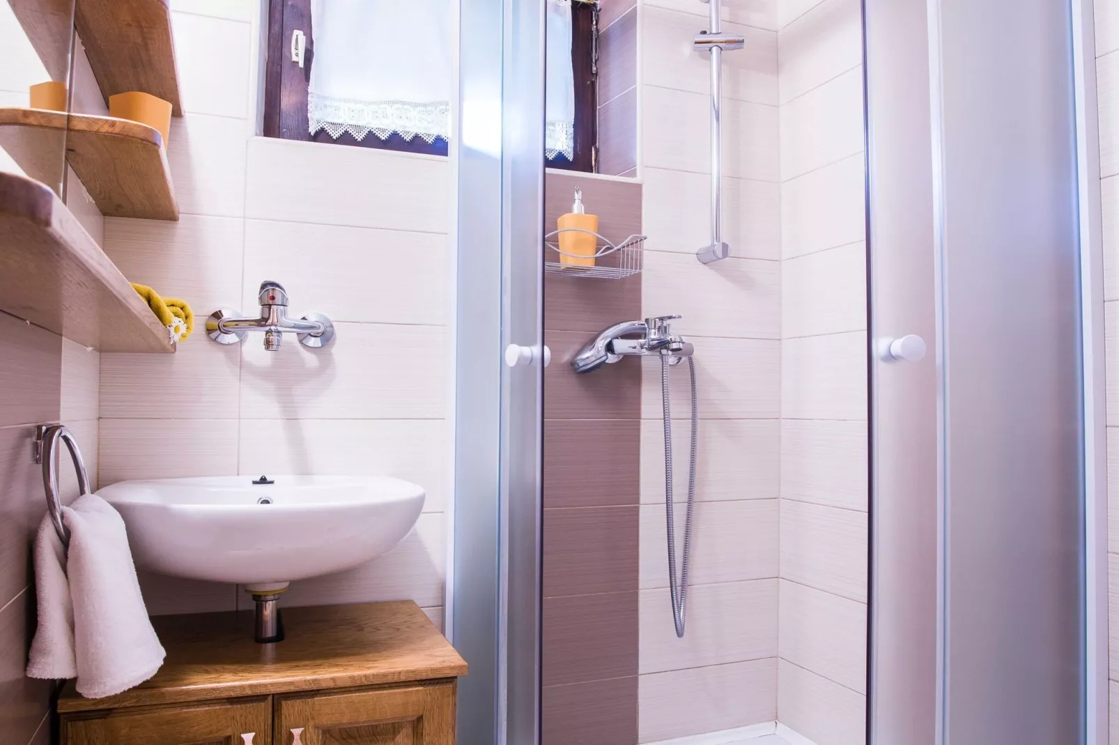 Rustic Authentic Holiday Home with Terrace and Wood Stove - Three Bedroom Holiday Home with Terrace-Badezimmer