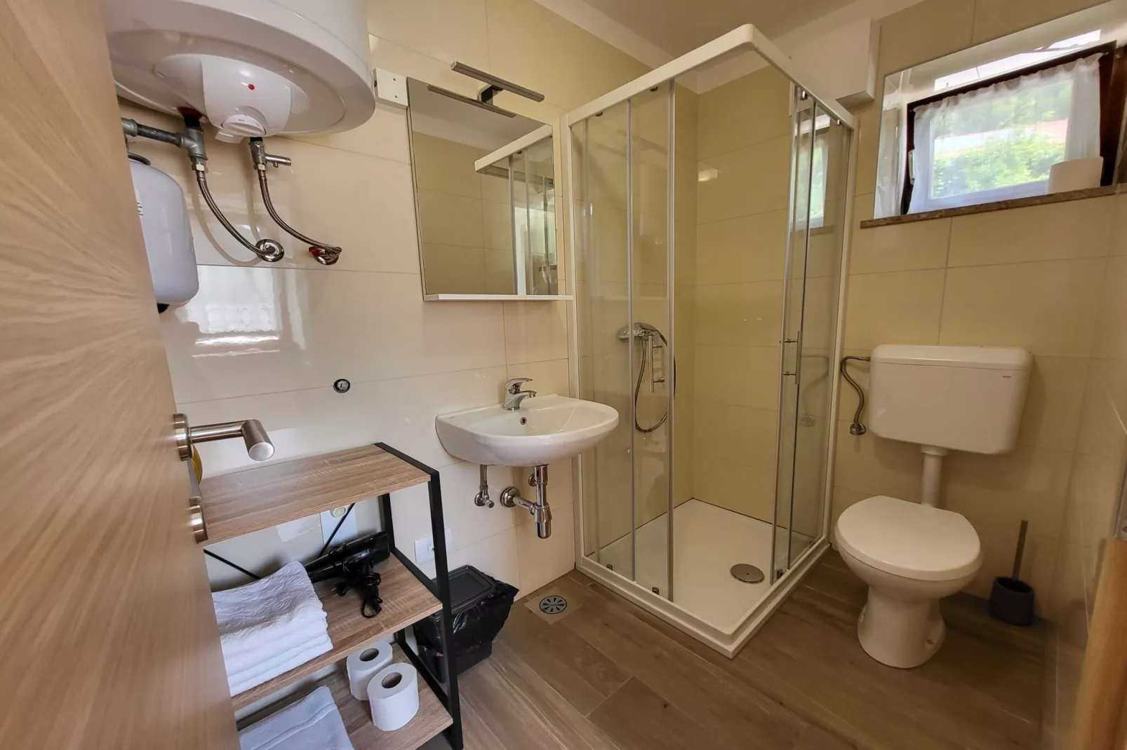 Peaceful Countryside Holiday Home with Terrace - One Bedroom Holiday Home with Terrace-Bathroom