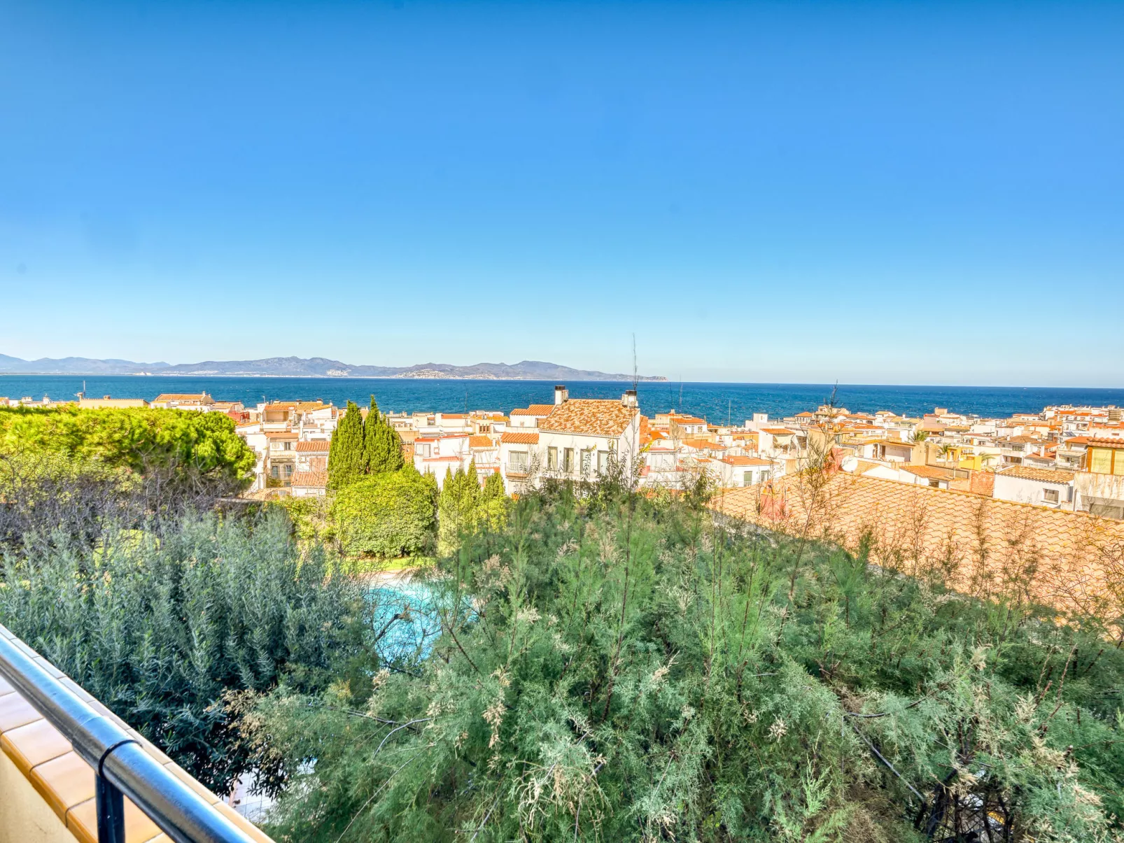 Mirador del Pedró-Outside