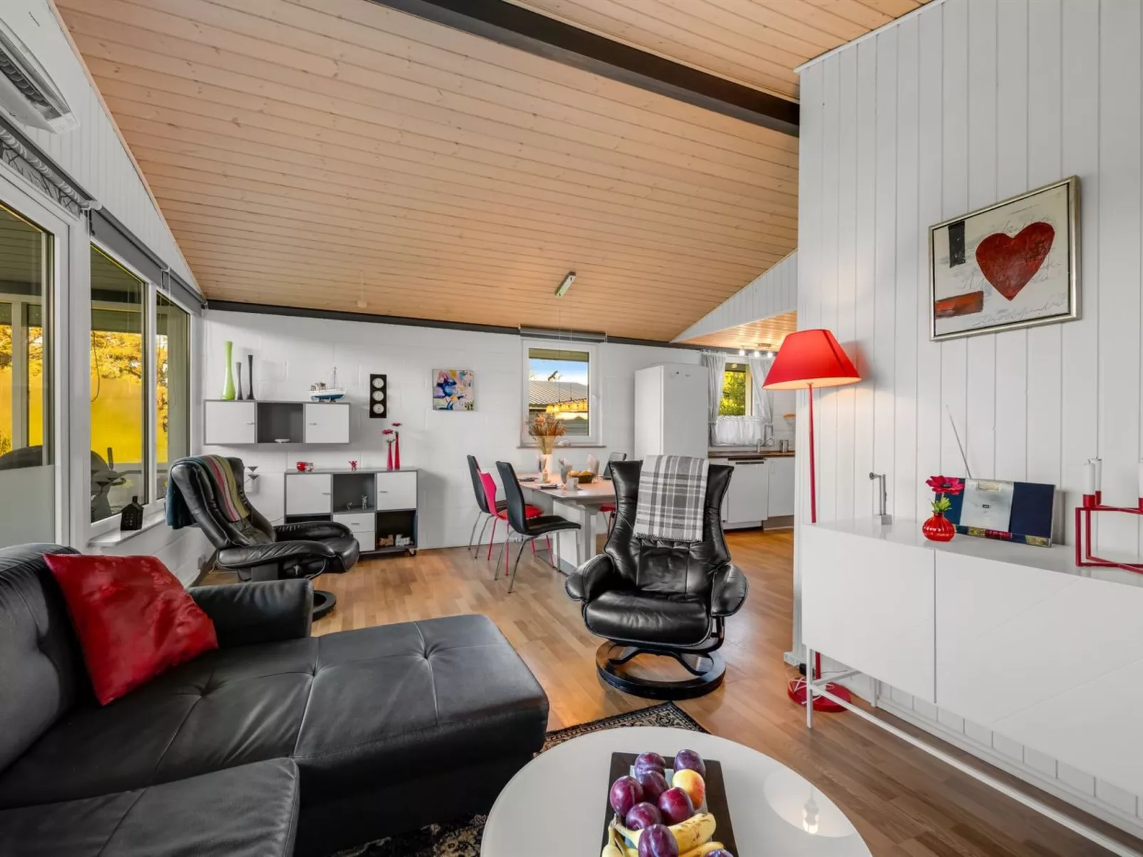 "Sjarlotte" - 400m to the fjord-Inside