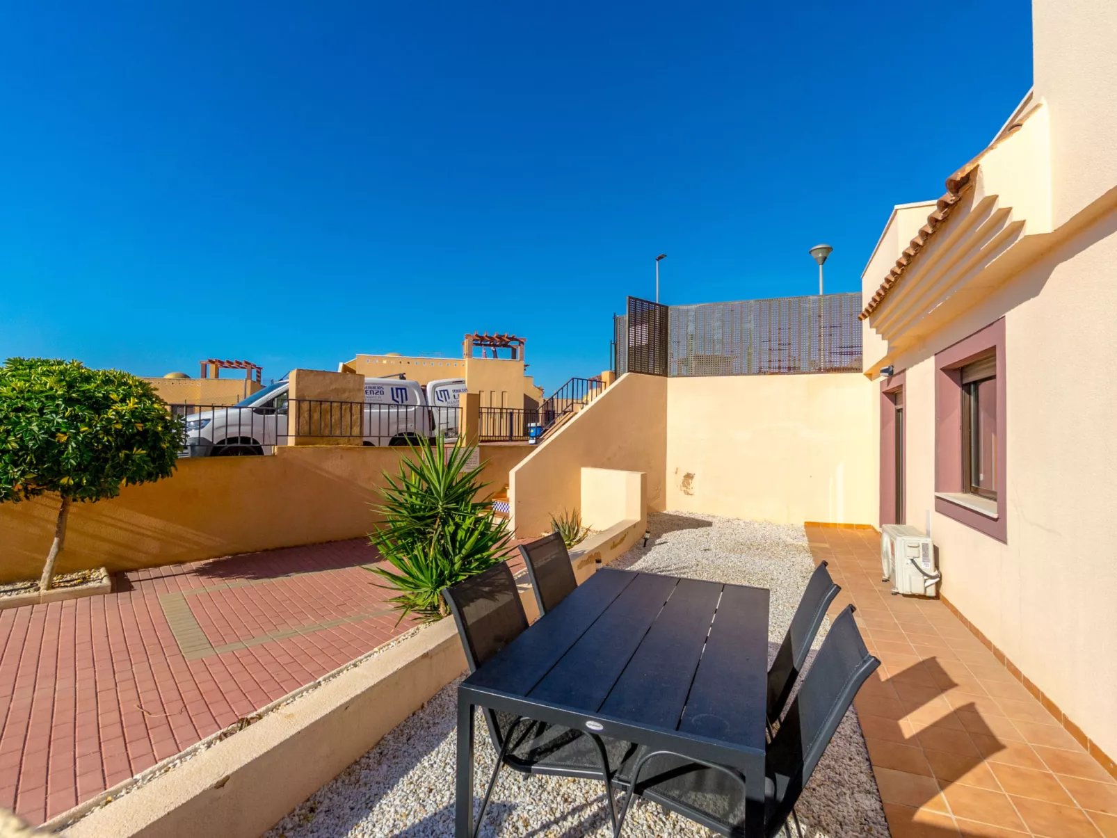 Collados Zieschang-Outside