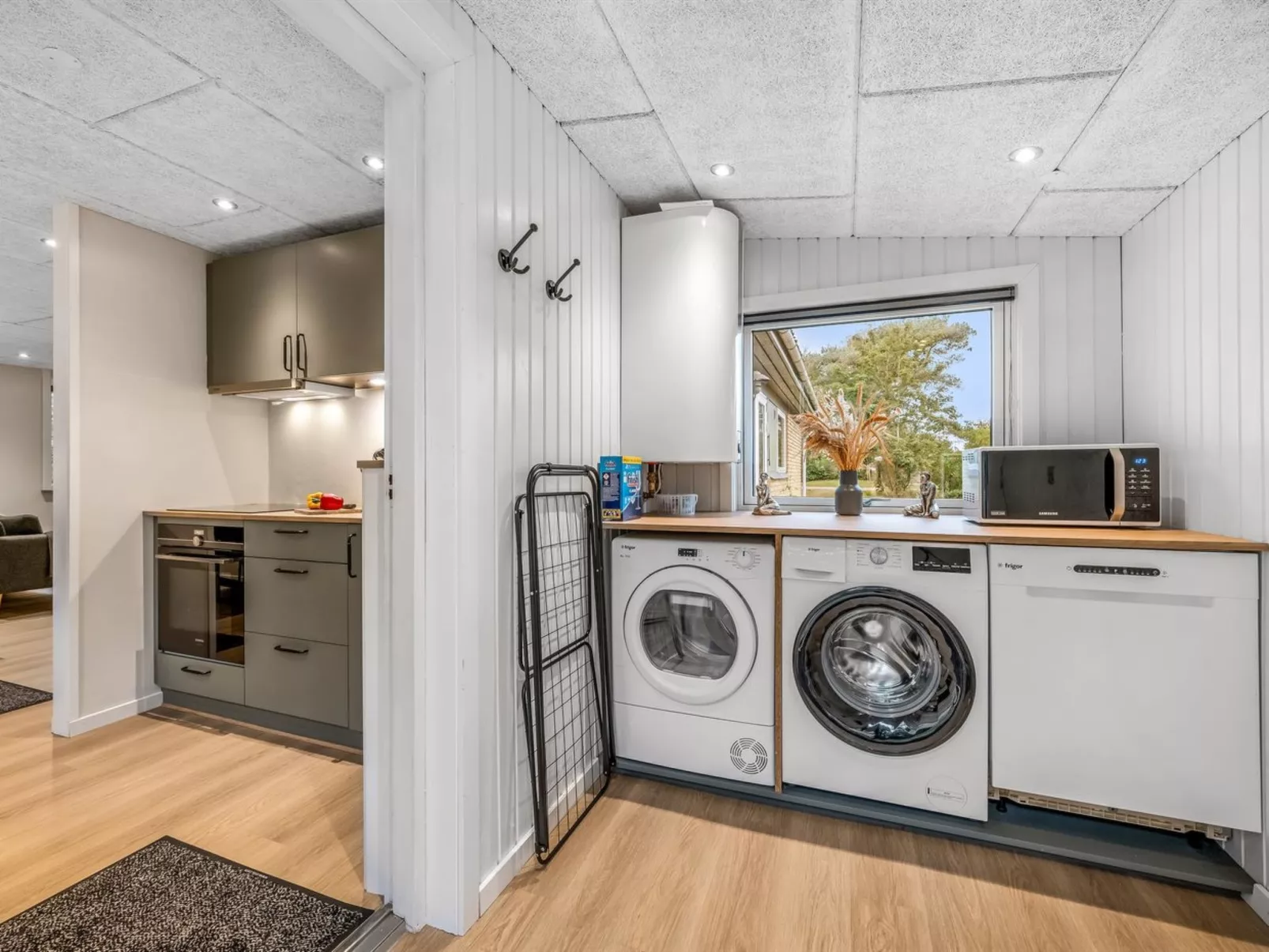 "Naia" - 300m to the fjord-Drinnen