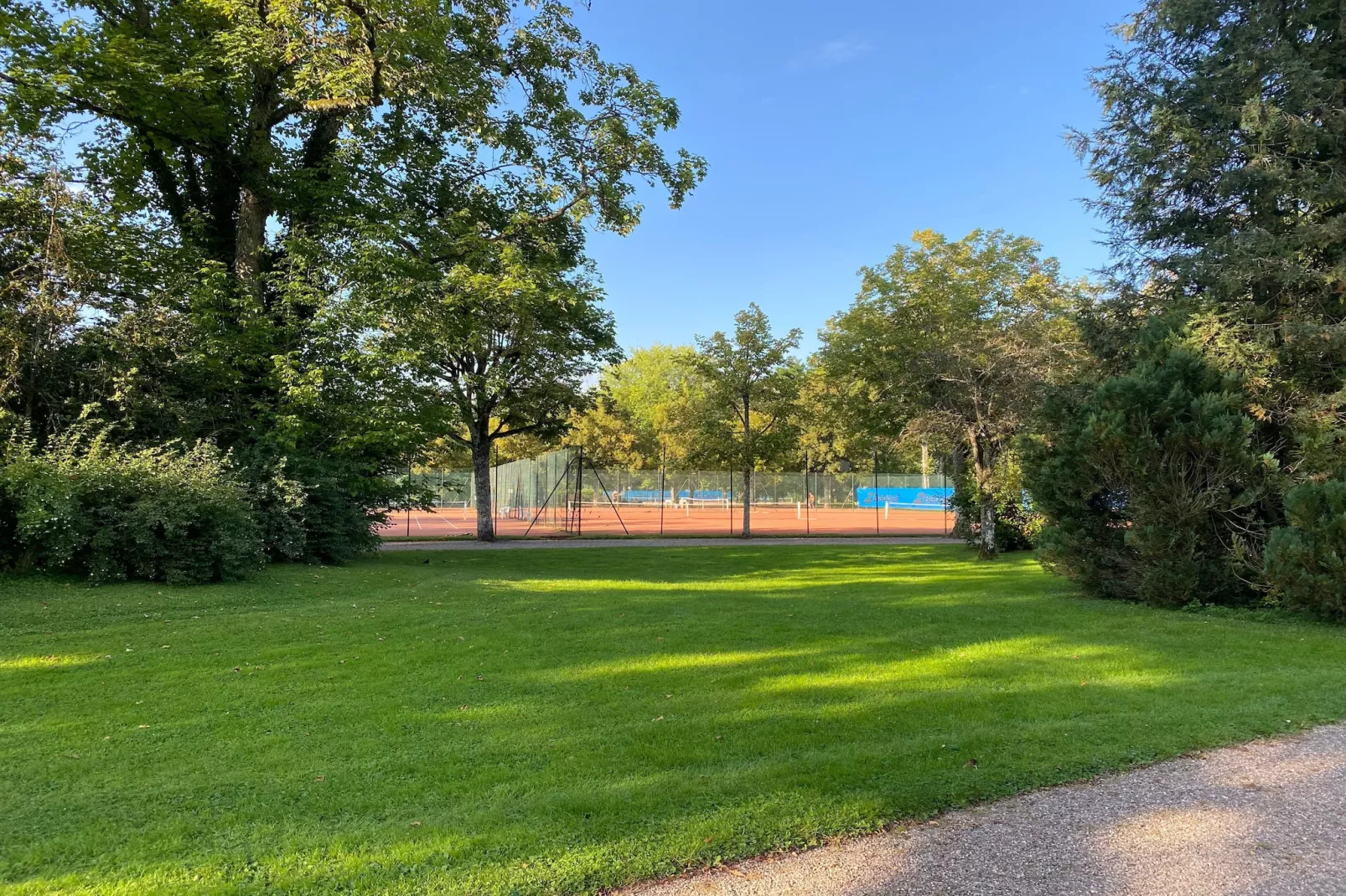 Appartement avec la petite cour-Zones été à 1 km