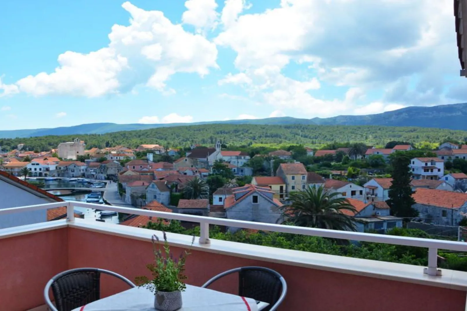 One Bedroom Apartment with Balcony and Sea View 2-Terrasse/Balkon
