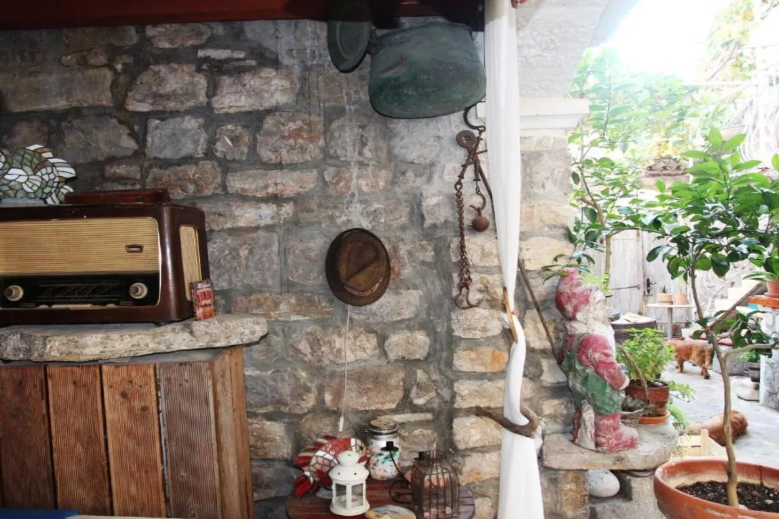 Quaint & Affordable Stay in Budva Traditional Stone House - Family Room 2-Im Freien