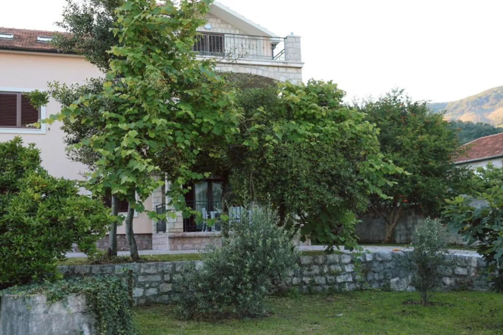 Stylish Apartment with Modern Elegance in Herceg Novi Area - Deluxe One Bedroom Apartment with Balcony-Im Freien