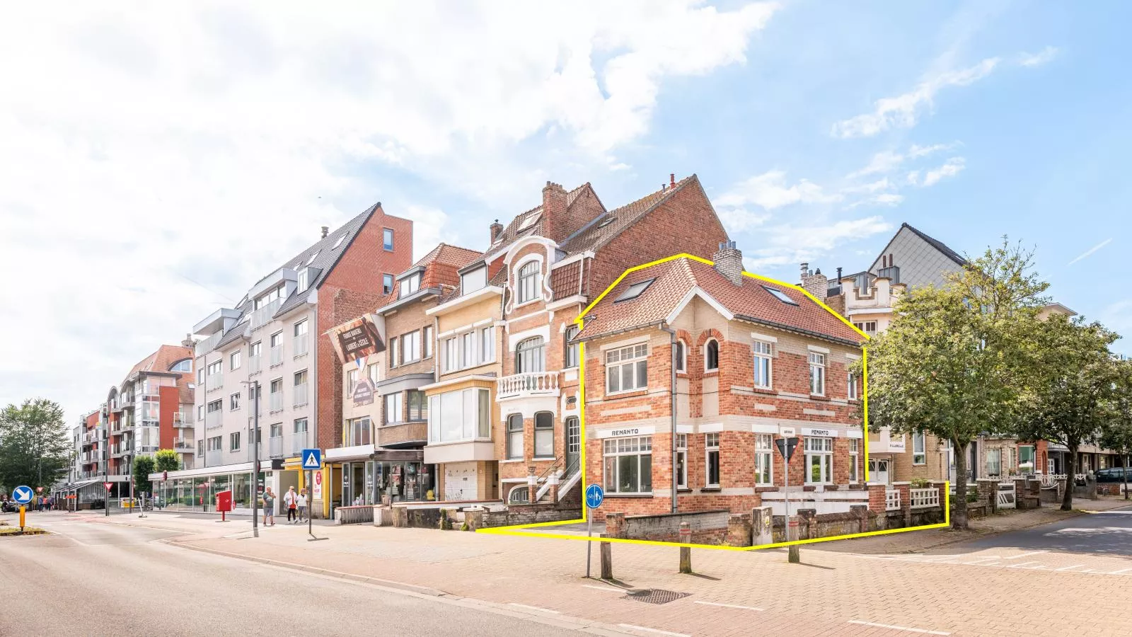 Au Coin-Exterior in summer