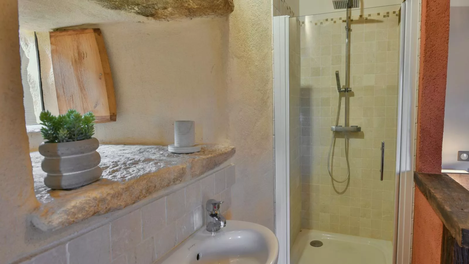 La Roque Haute-Bathroom