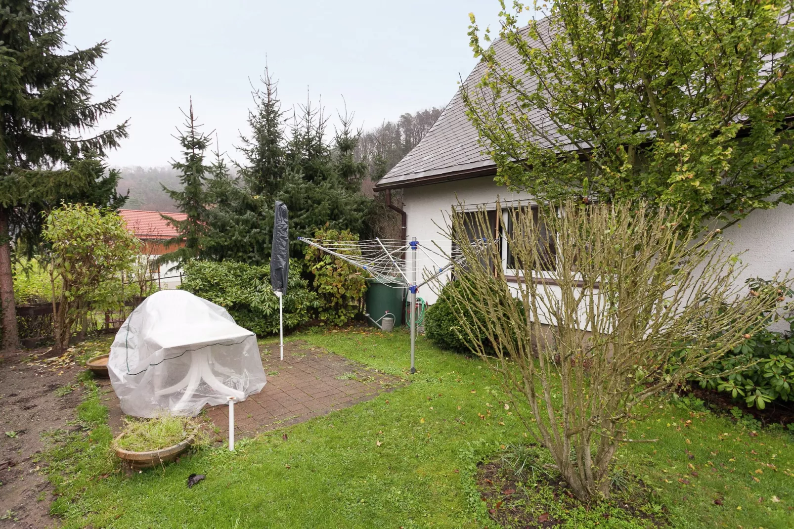 Ferienwohnung mit Kamin Am Waldrand-Garten Sommer