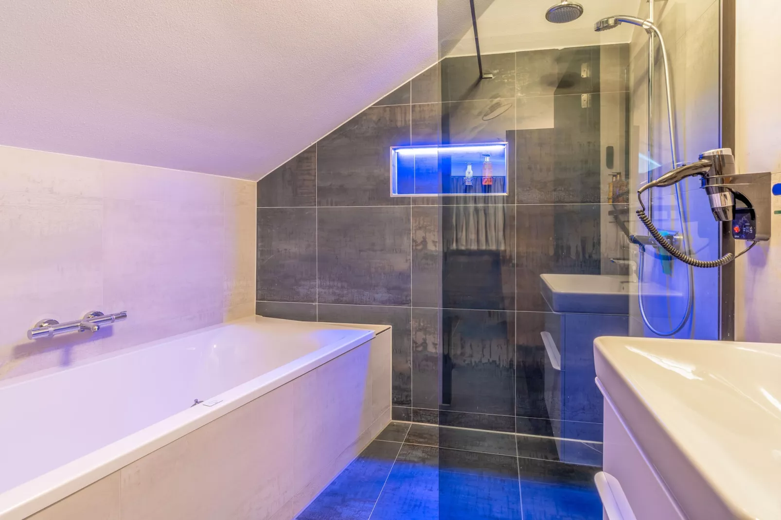 Waalerburght 18-Bathroom