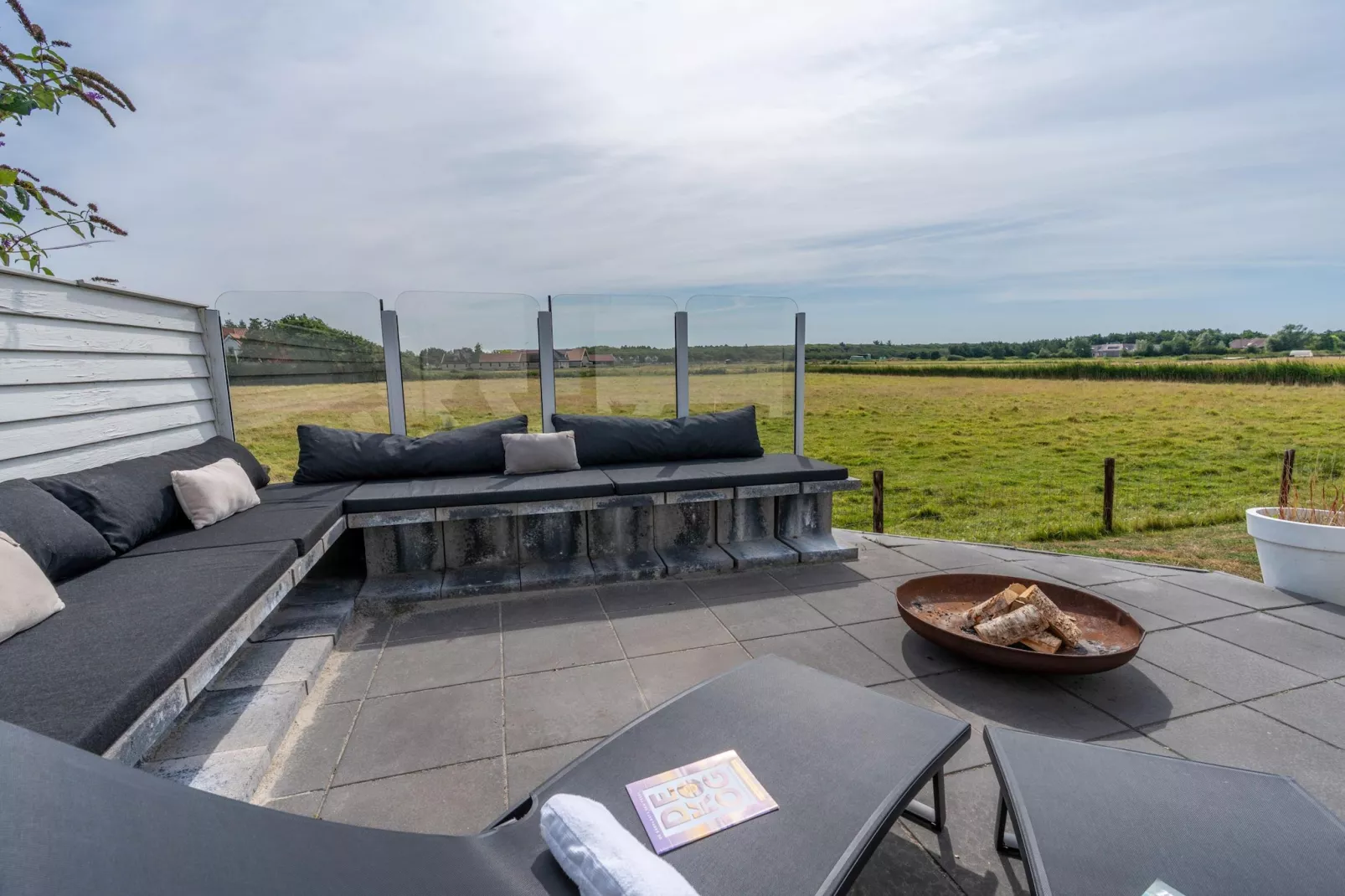 Orchismient 17-Terrace balcony