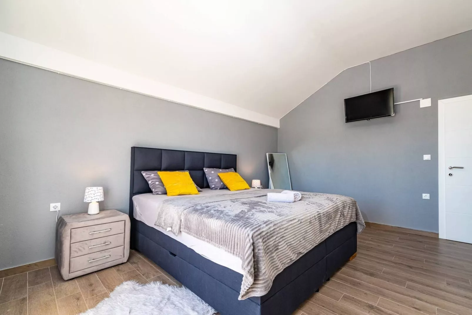 Luxury Villa Escape-Bedroom