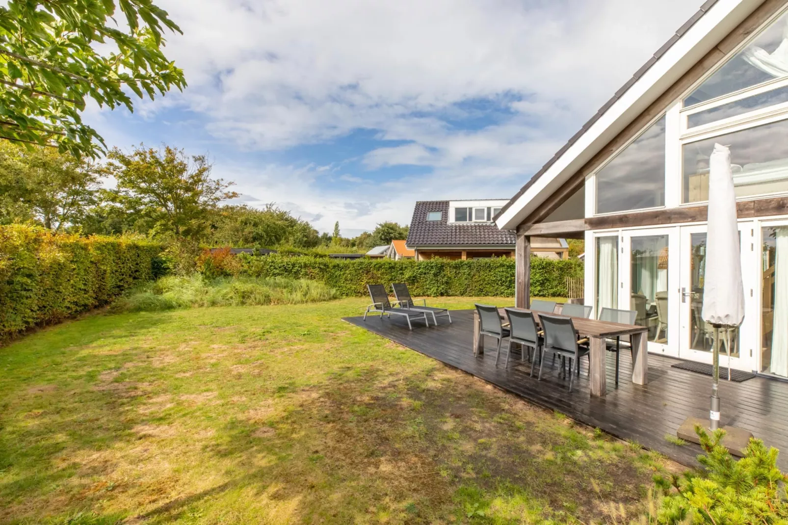 Zonnedorp Kavel 10 Renesse | Villa near the Beach & with Spacious Garden-Gardens in summer