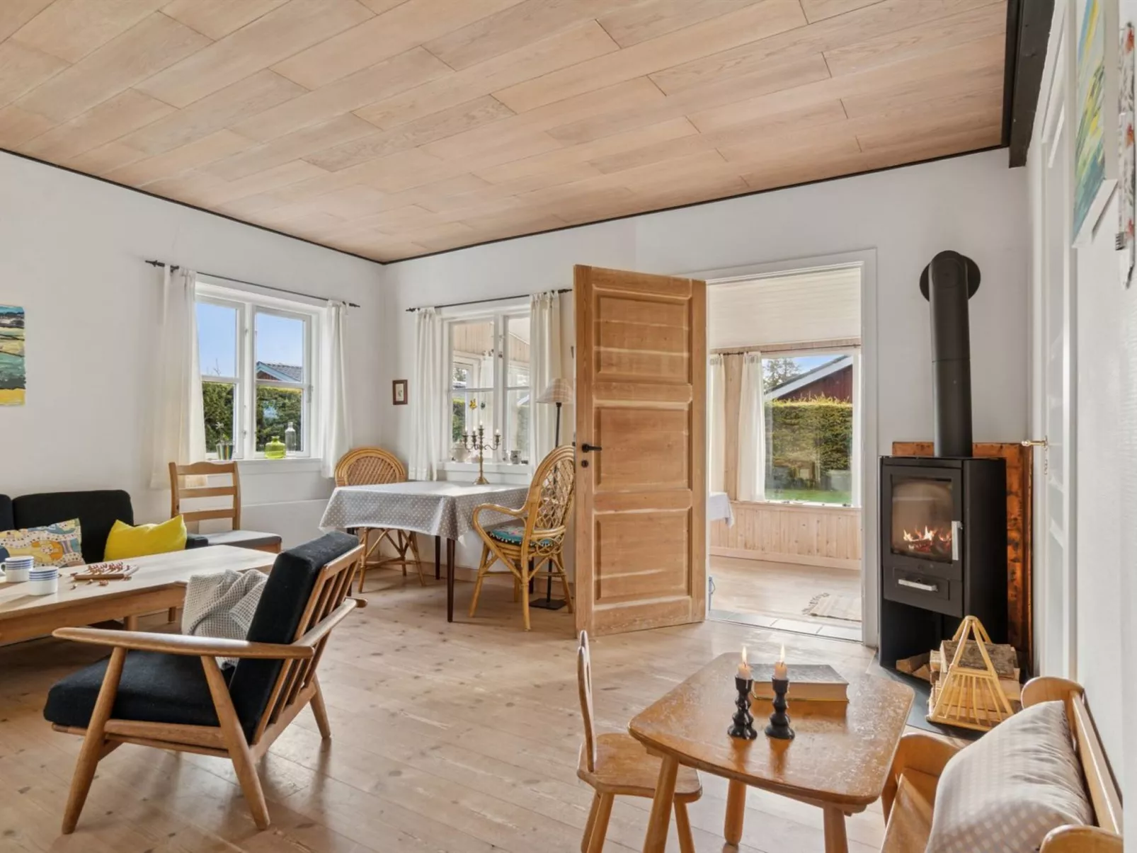 "Elle" - 175m from the sea-Drinnen