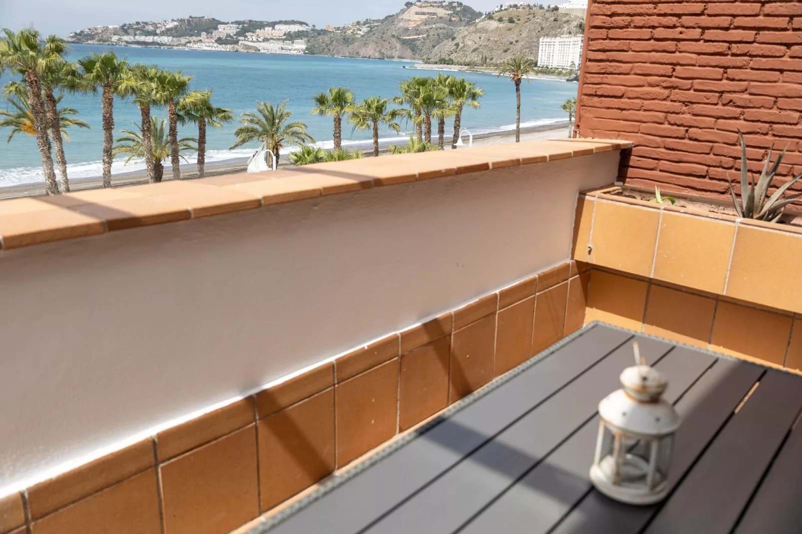 CT 383 GR - Faro's Almuñecar Beachfront for 4-Terrace balcony