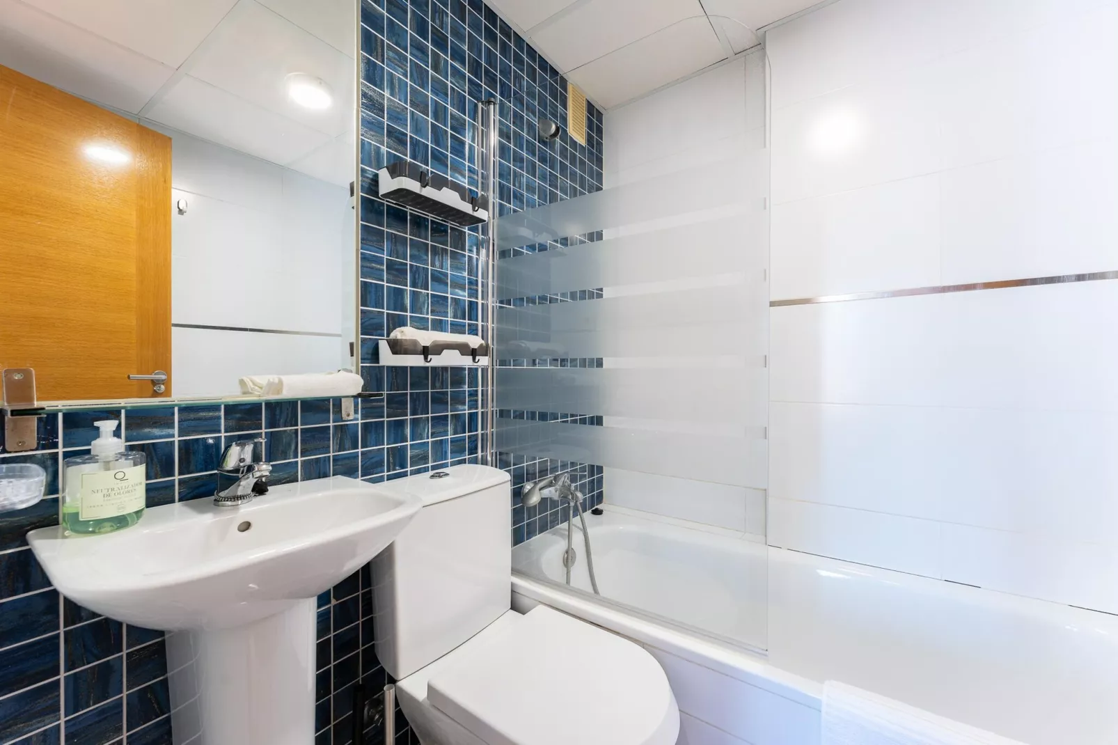 CT 378 - Faro's Malaga Citycenter - Cityapartment for 4 with parking-Badezimmer