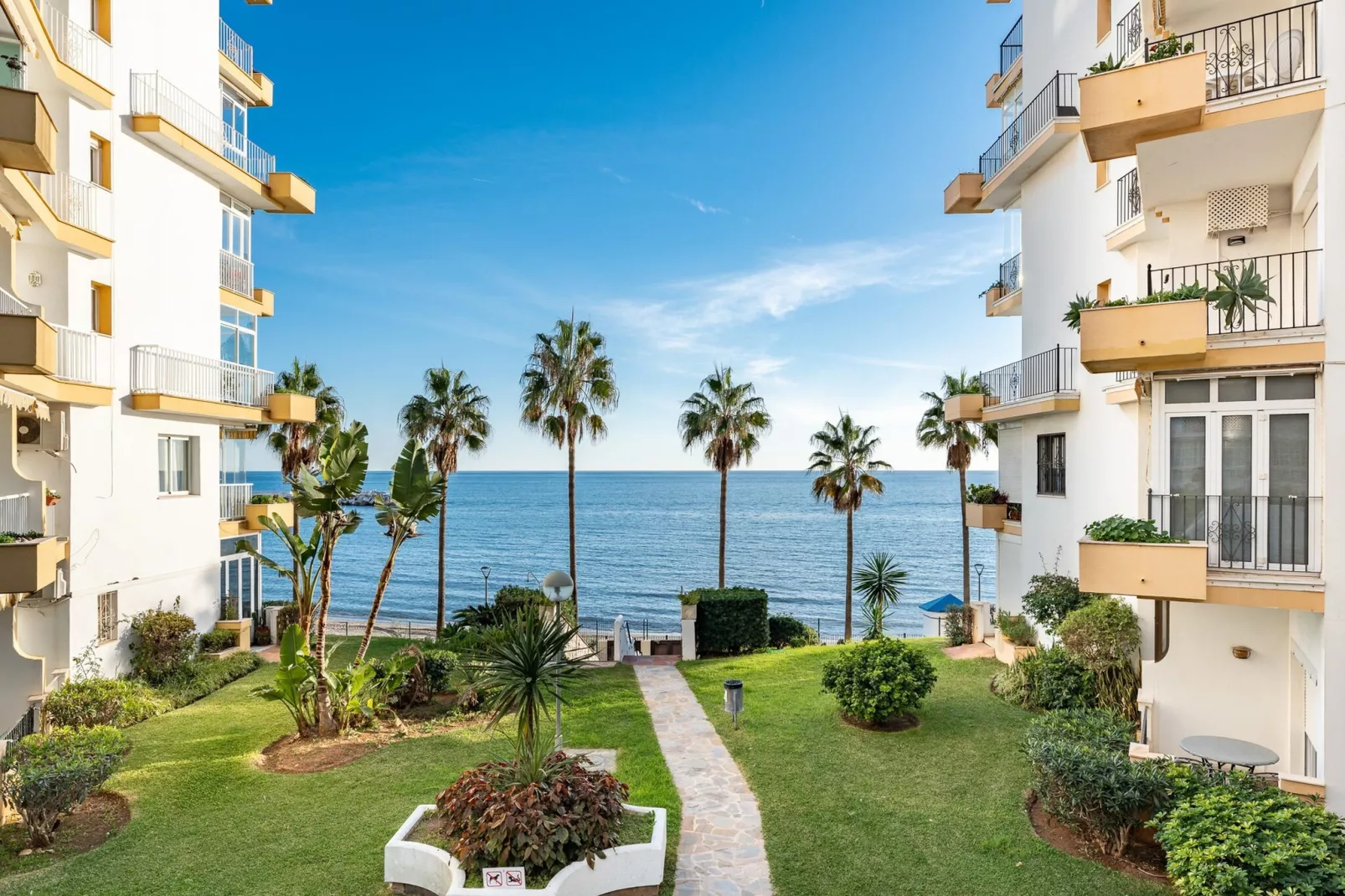 CT 350 - Faro's Marbella Beachapartment for 2 - perfect beachconection-Jardins en été