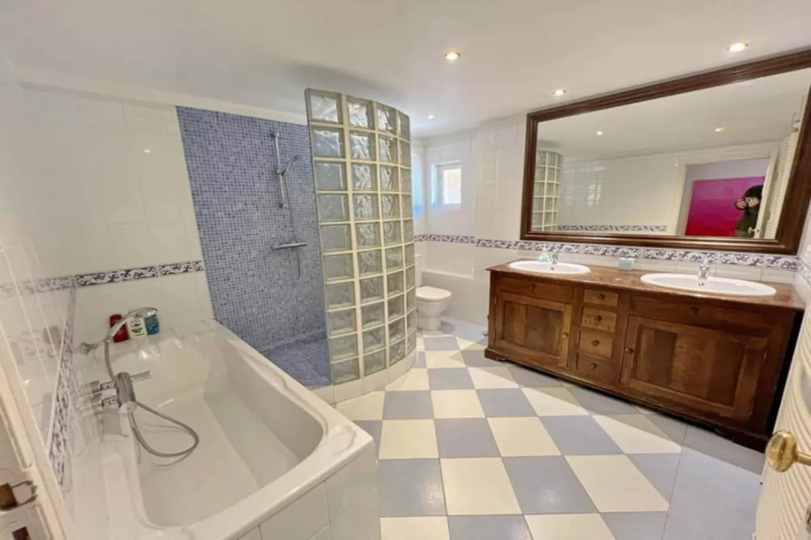 Les trois tilleuls-Badezimmer