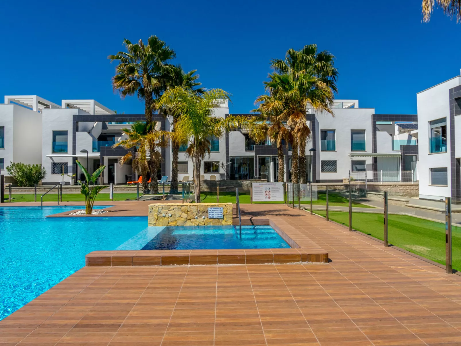 Oasis Beach 1-Draußen